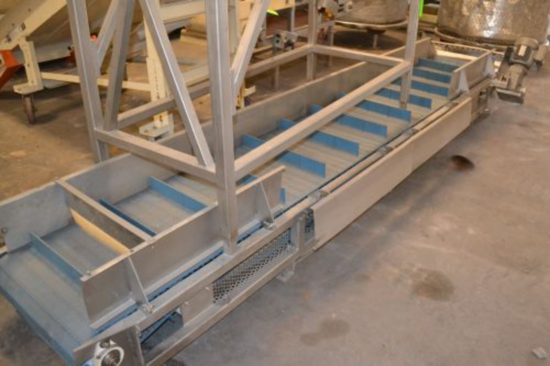 24” wide x 13’ long stainless steel incline conveyor - Image 4 of 4