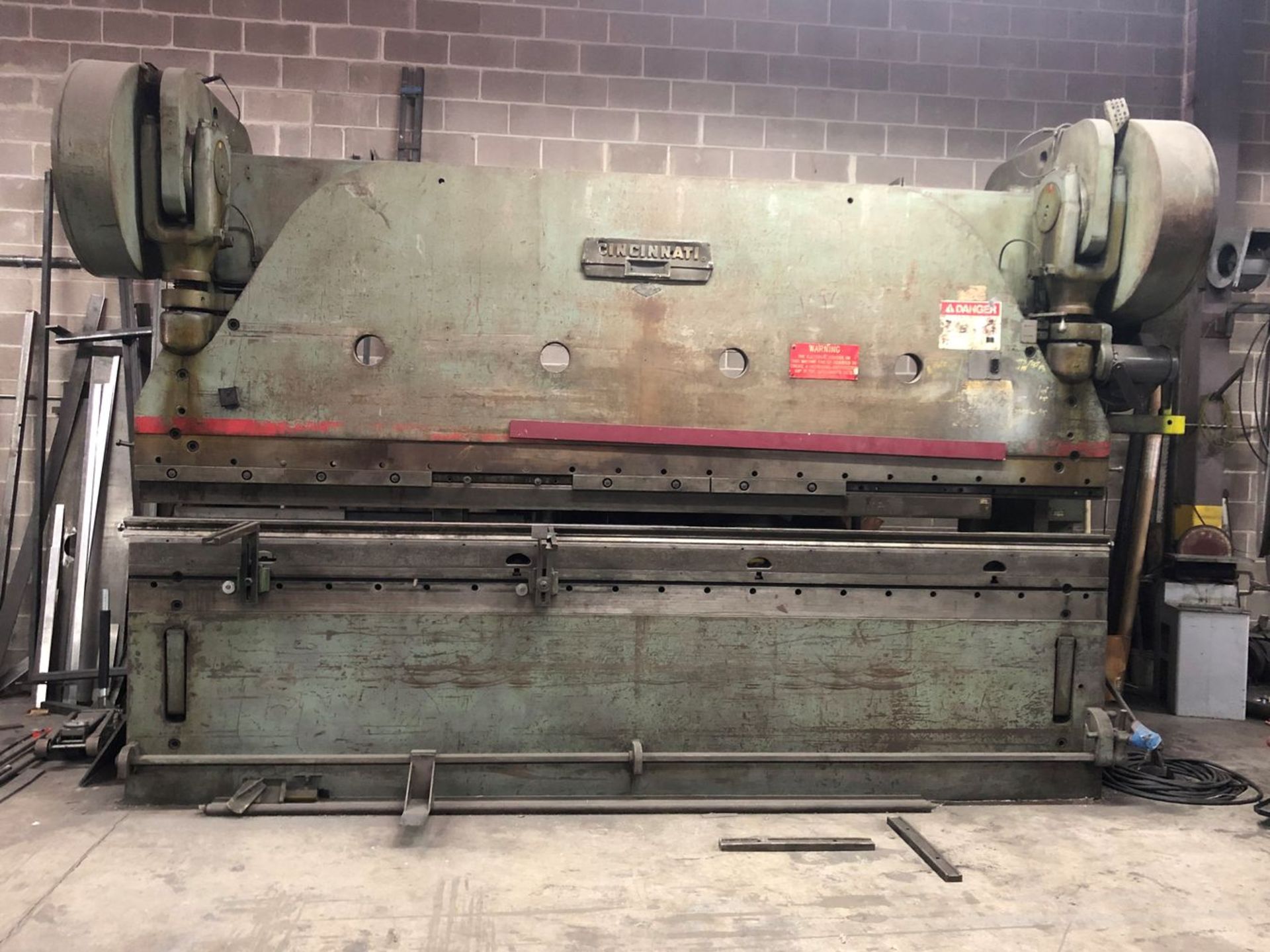 Cincinnati Series 7 175 Ton 14′ Mechanical Press Brake