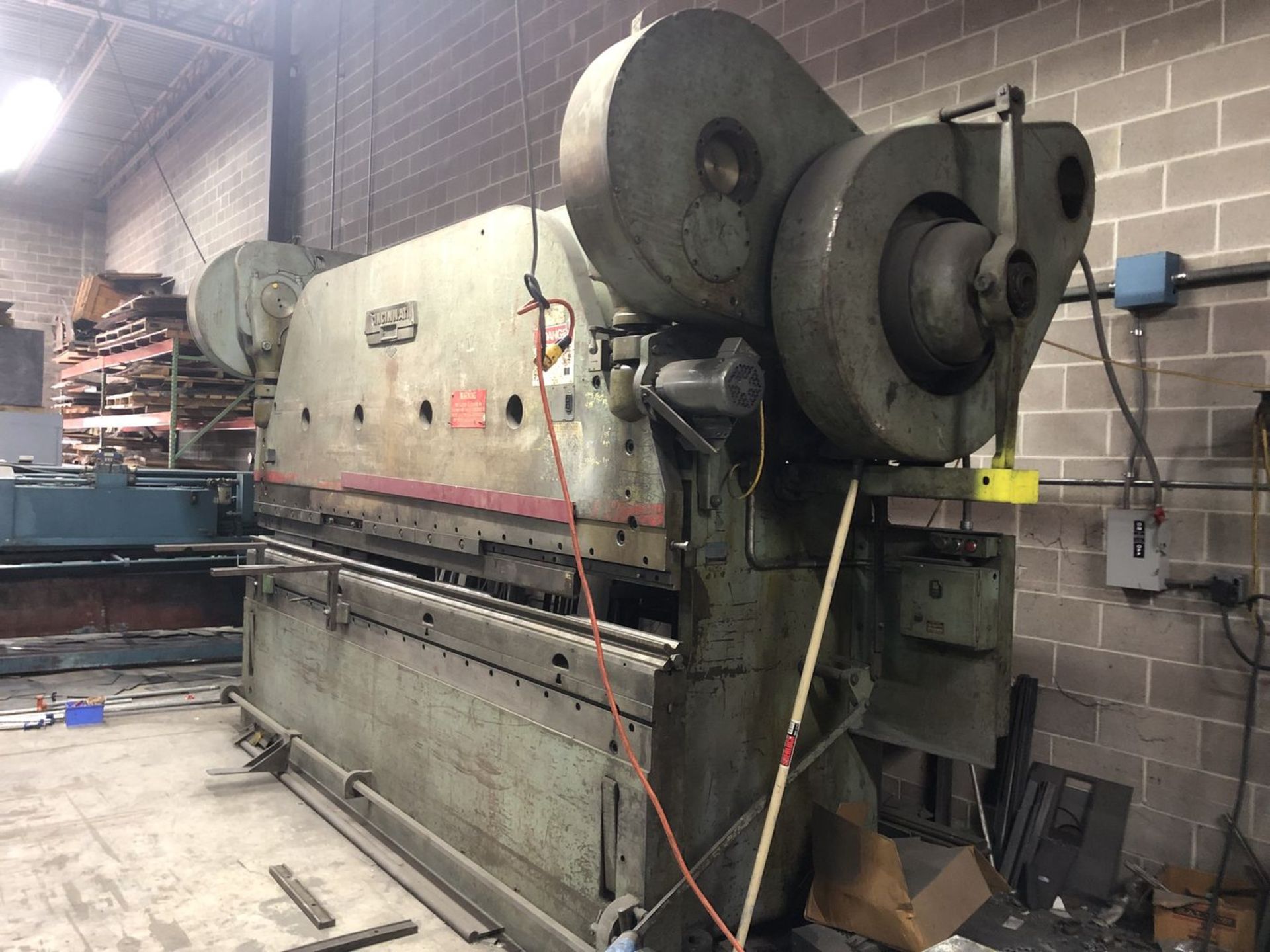 Cincinnati Series 7 175 Ton 14′ Mechanical Press Brake - Image 8 of 11