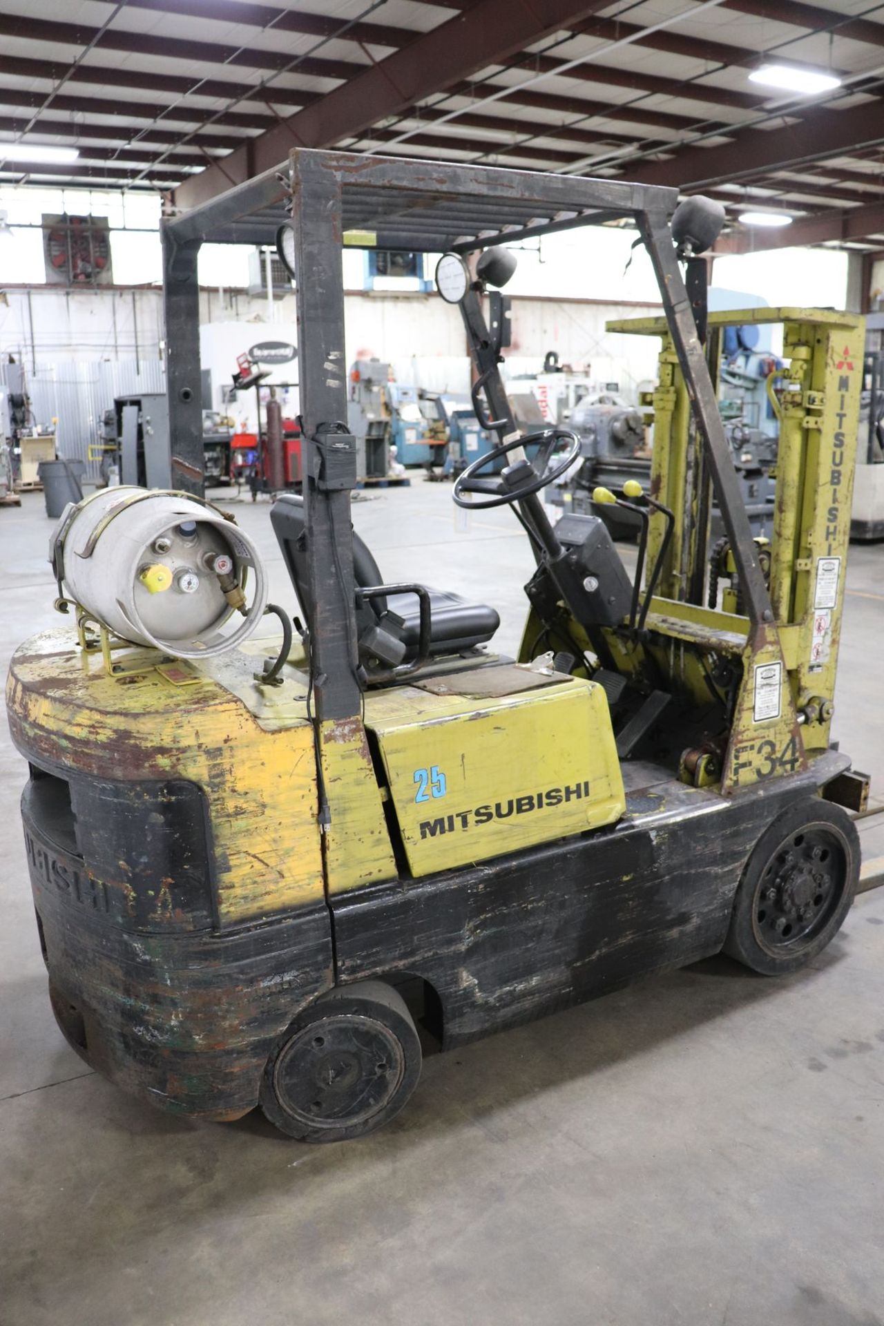 Mitsubishi FGC25 5,000 Lb. Capacity Forklift - Image 6 of 11