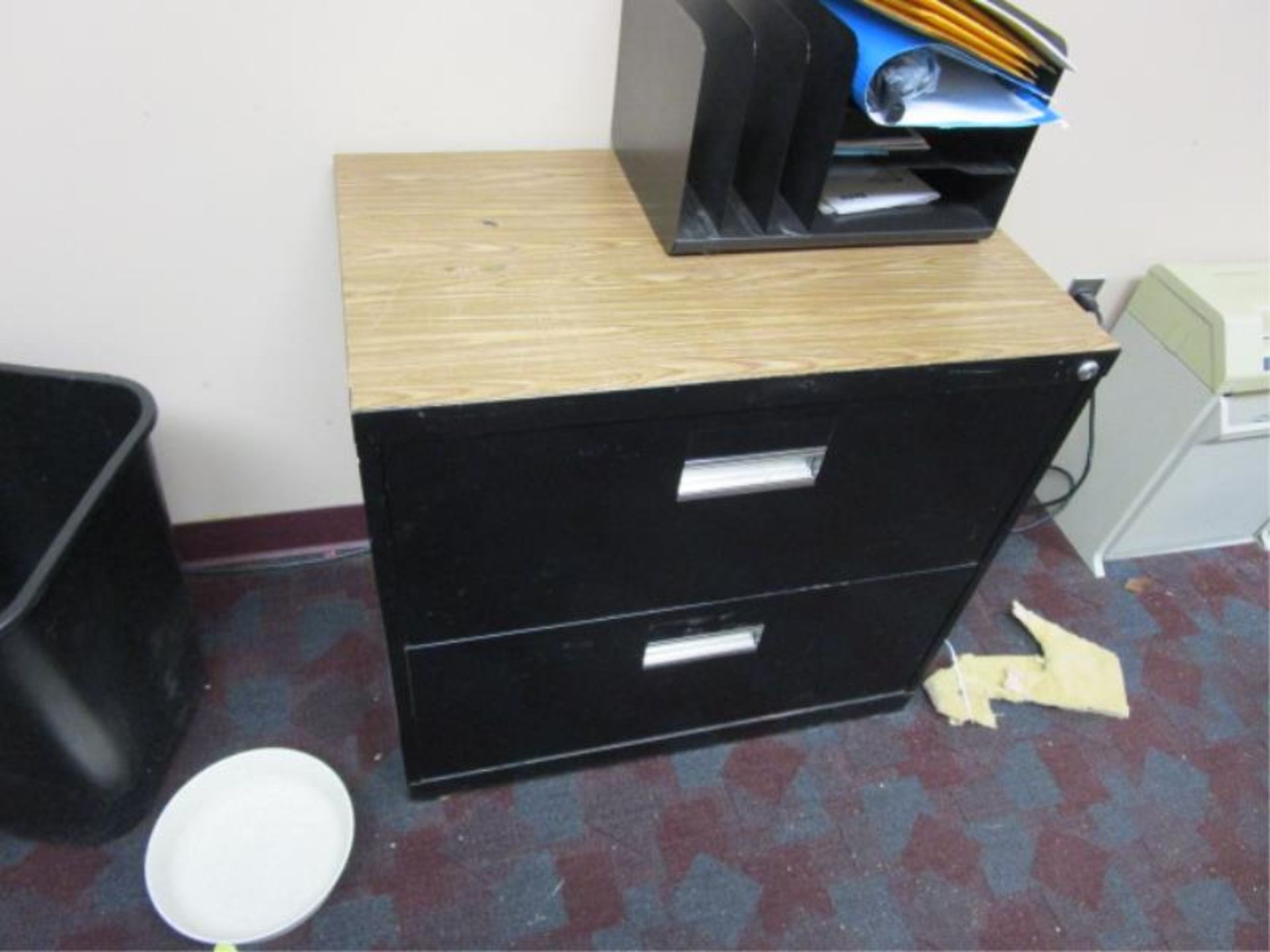 L-Shaped laminate desk, credenza, 2 draw lateral - Image 2 of 3