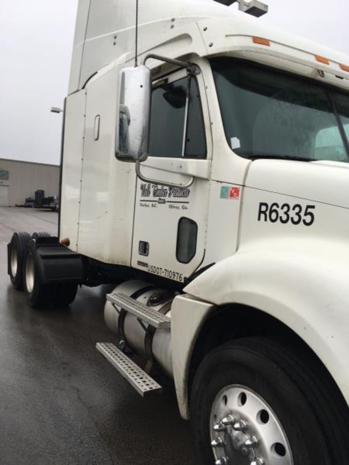 2010 Freightliner Columbia Sleeper Cab - Image 11 of 19