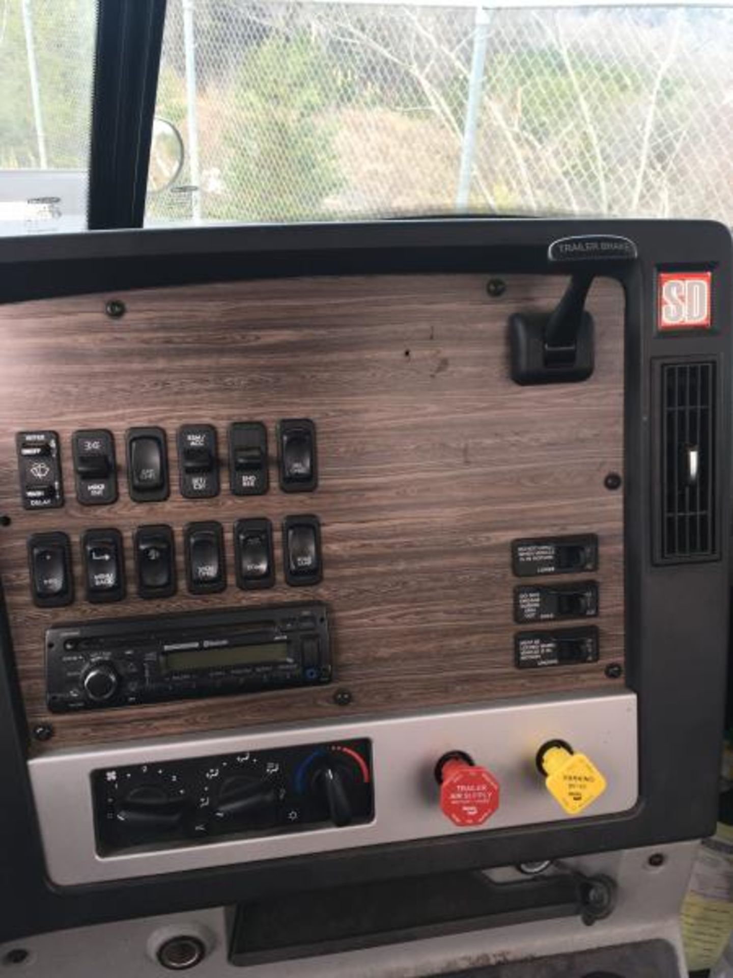 2017 Freightliner 122SD, 167,909 Miles - Image 20 of 28