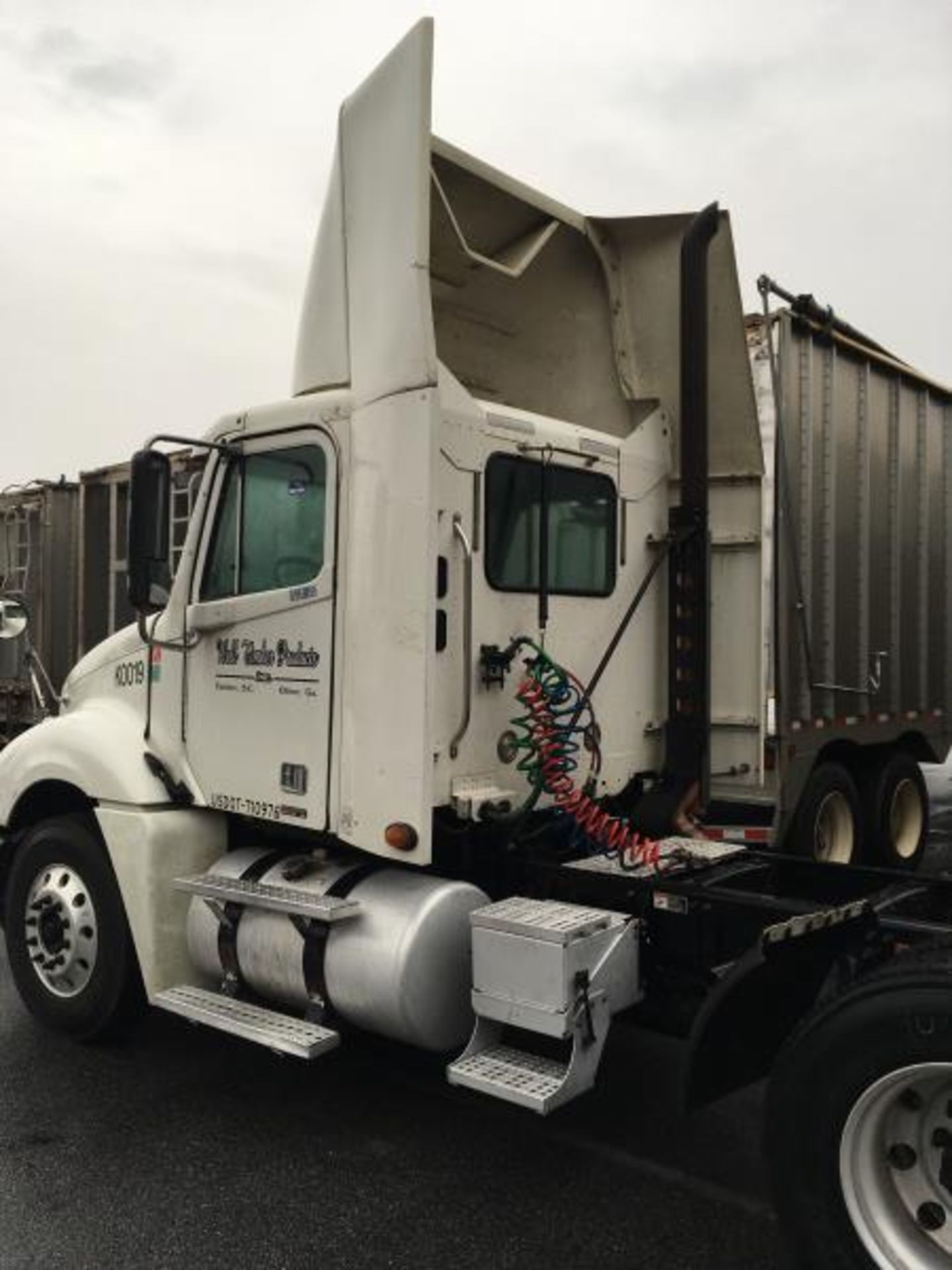 2009 Freightliner Columbia, 681,284 Miles: - Image 12 of 14