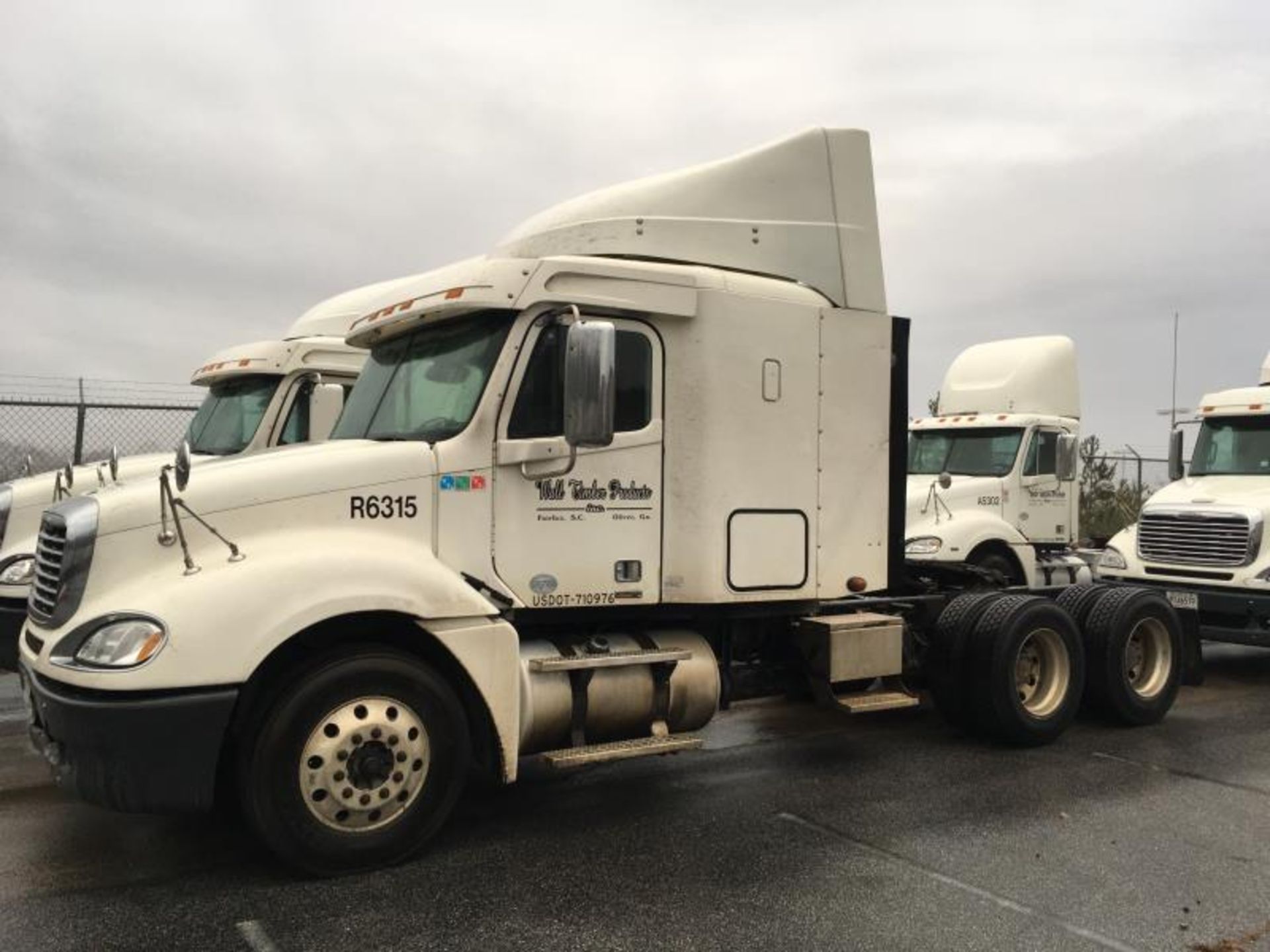 2010 Freightliner Columbia Sleeper