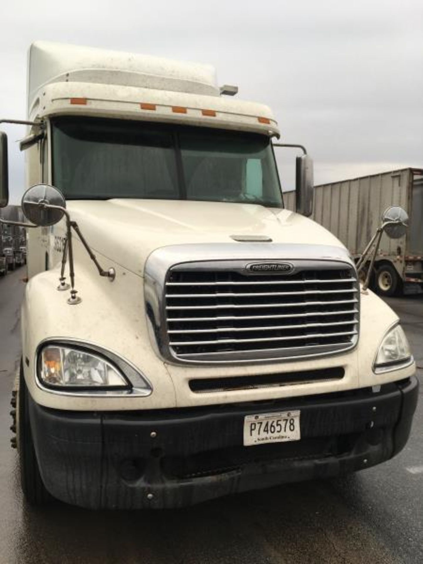 2010 Freightliner Columbia Sleeper - Image 14 of 20