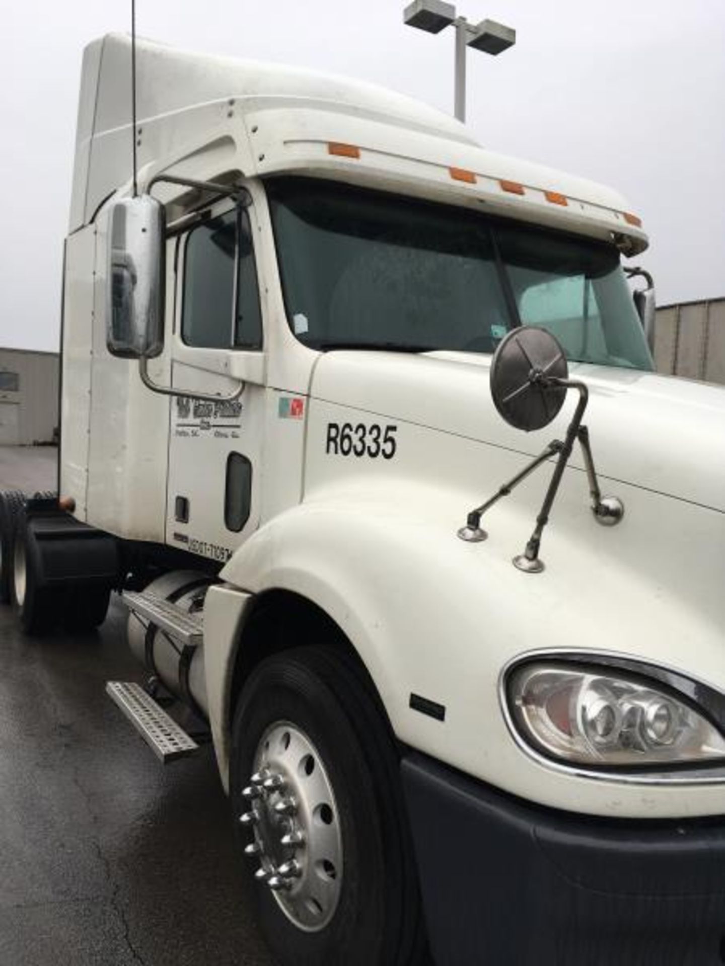 2010 Freightliner Columbia Sleeper Cab - Image 10 of 19