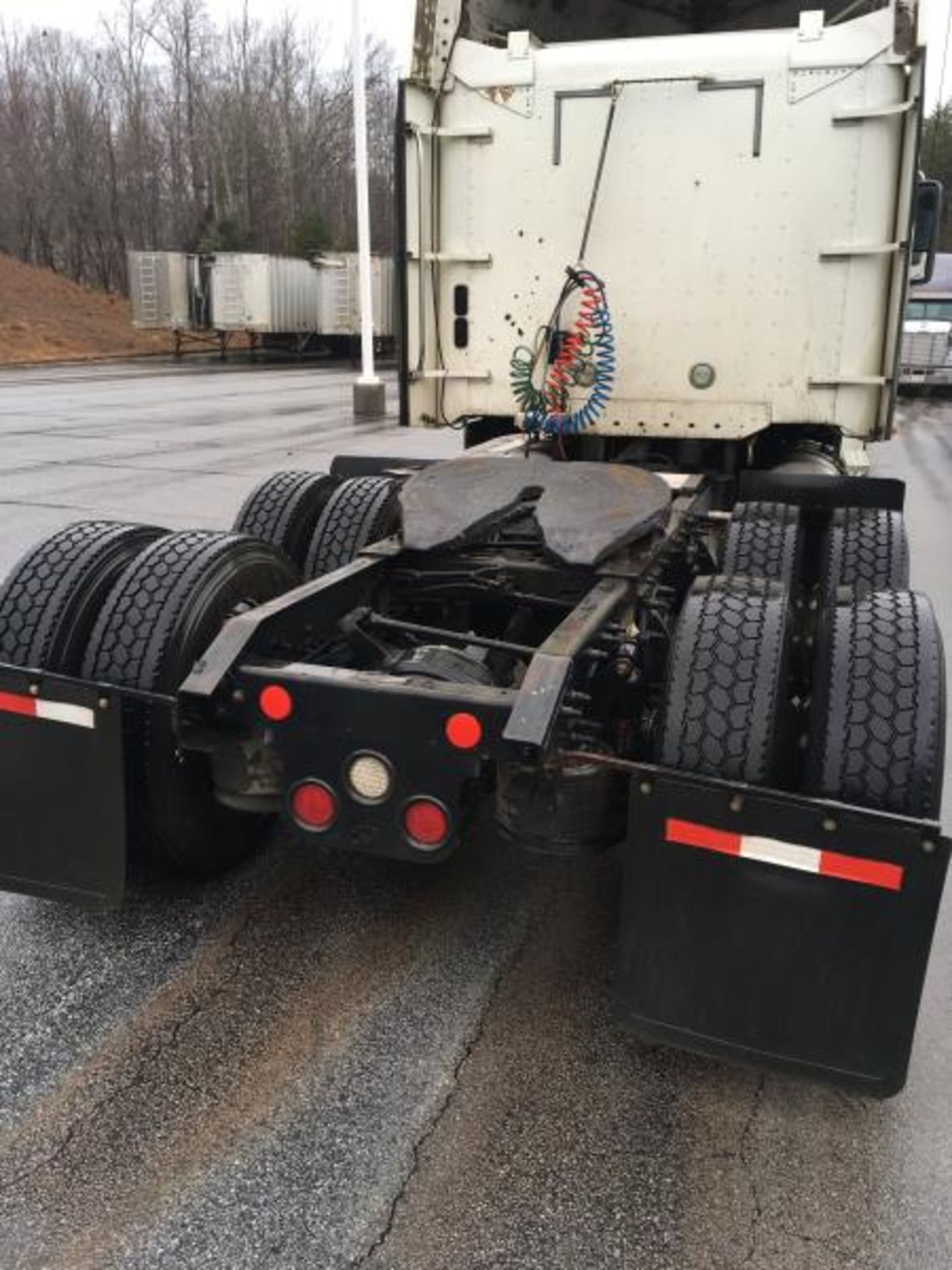 2010 Freightliner Columbia Sleeper Cab - Image 14 of 19