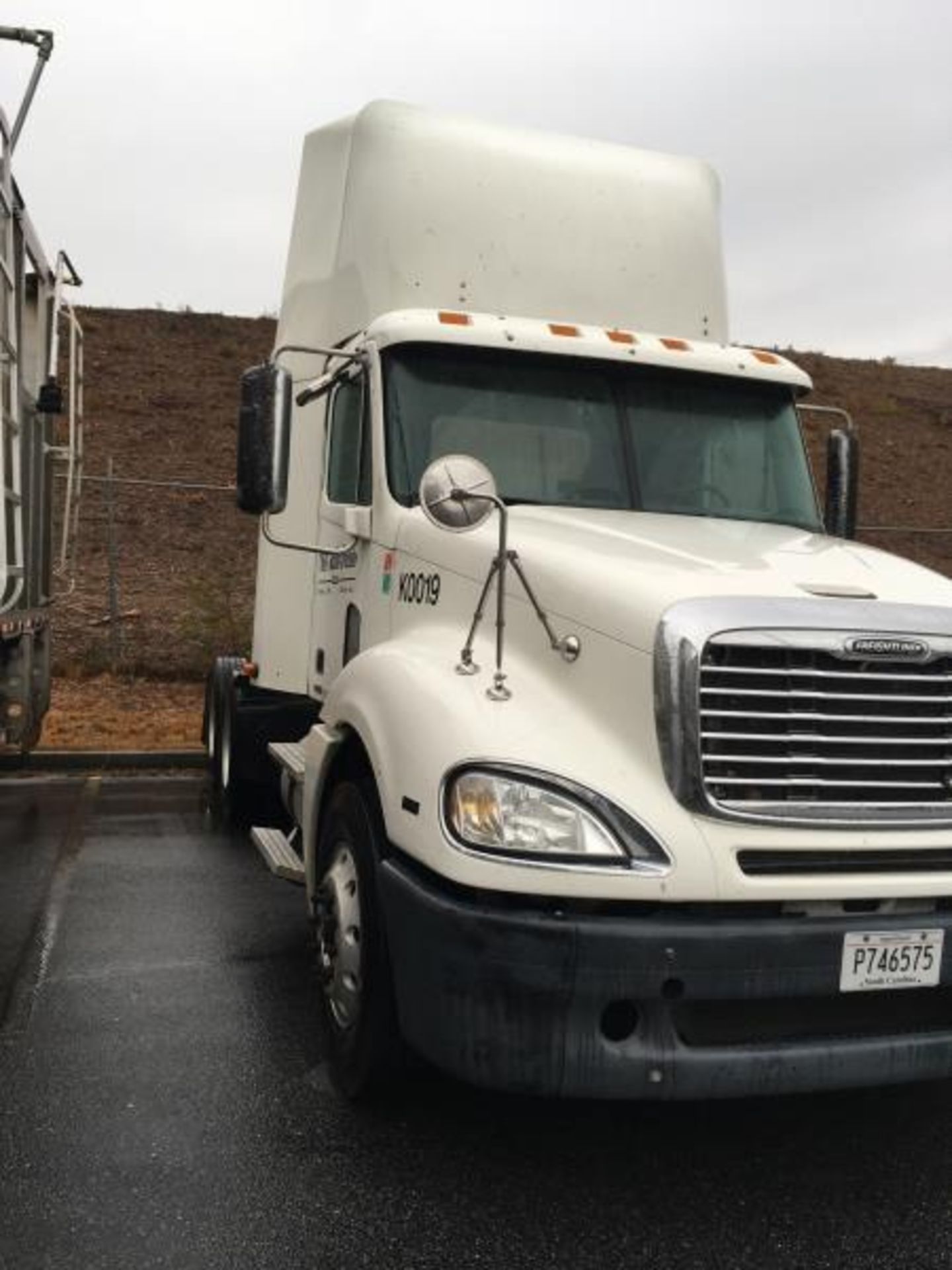 2009 Freightliner Columbia, 681,284 Miles: - Image 3 of 14