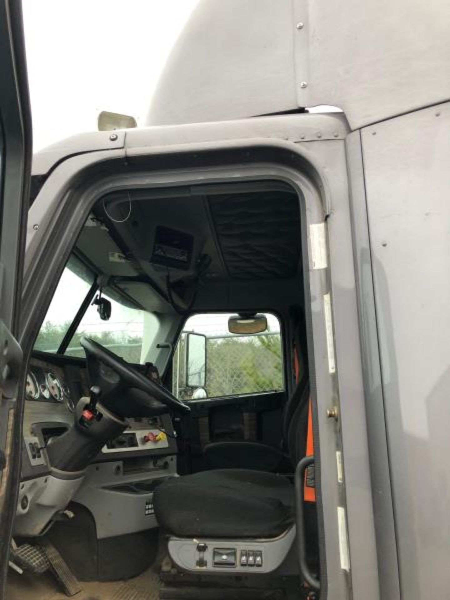 2017 Freightliner 122SD, 166,322 Miles - Image 28 of 29