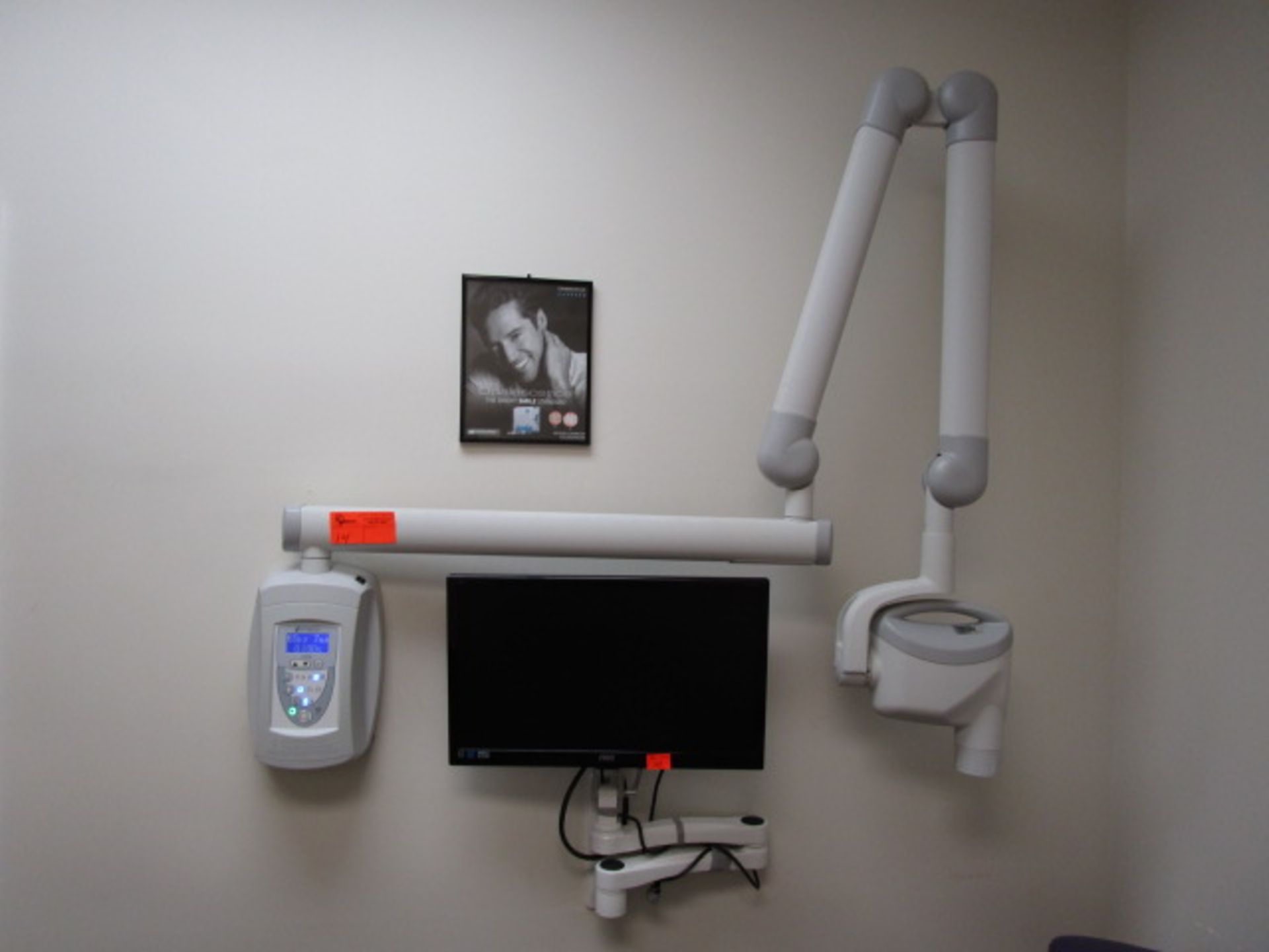 Progeny Wall mounted X-ray with AOC Monitor Model:30-A1025 S/N:DU33312 w/ AOC LED Monitor E22525SW