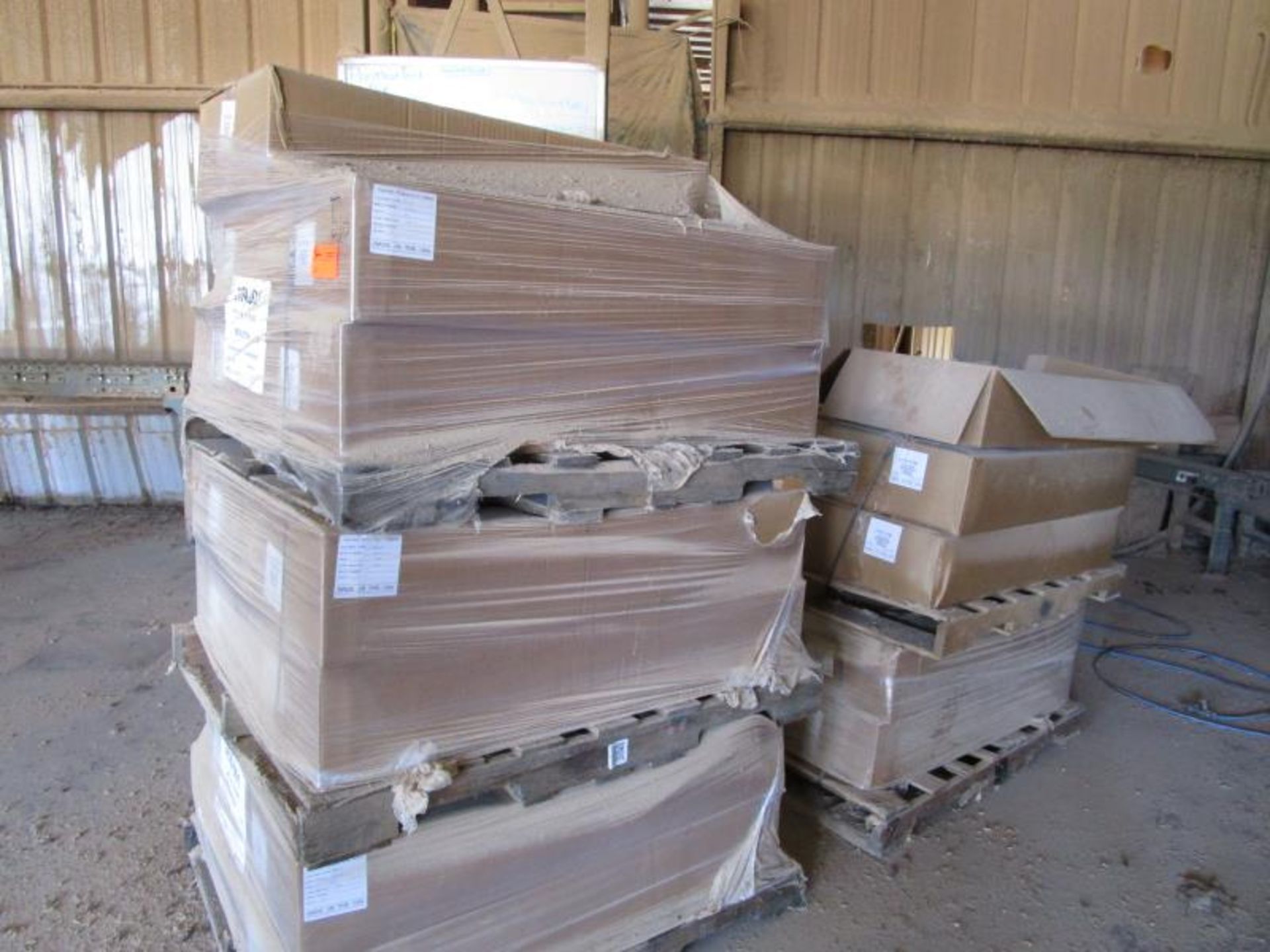 5 Pallets of 17.5" x 11" x 40" clear bags, 500 bags per case, 21 cases - Image 2 of 3