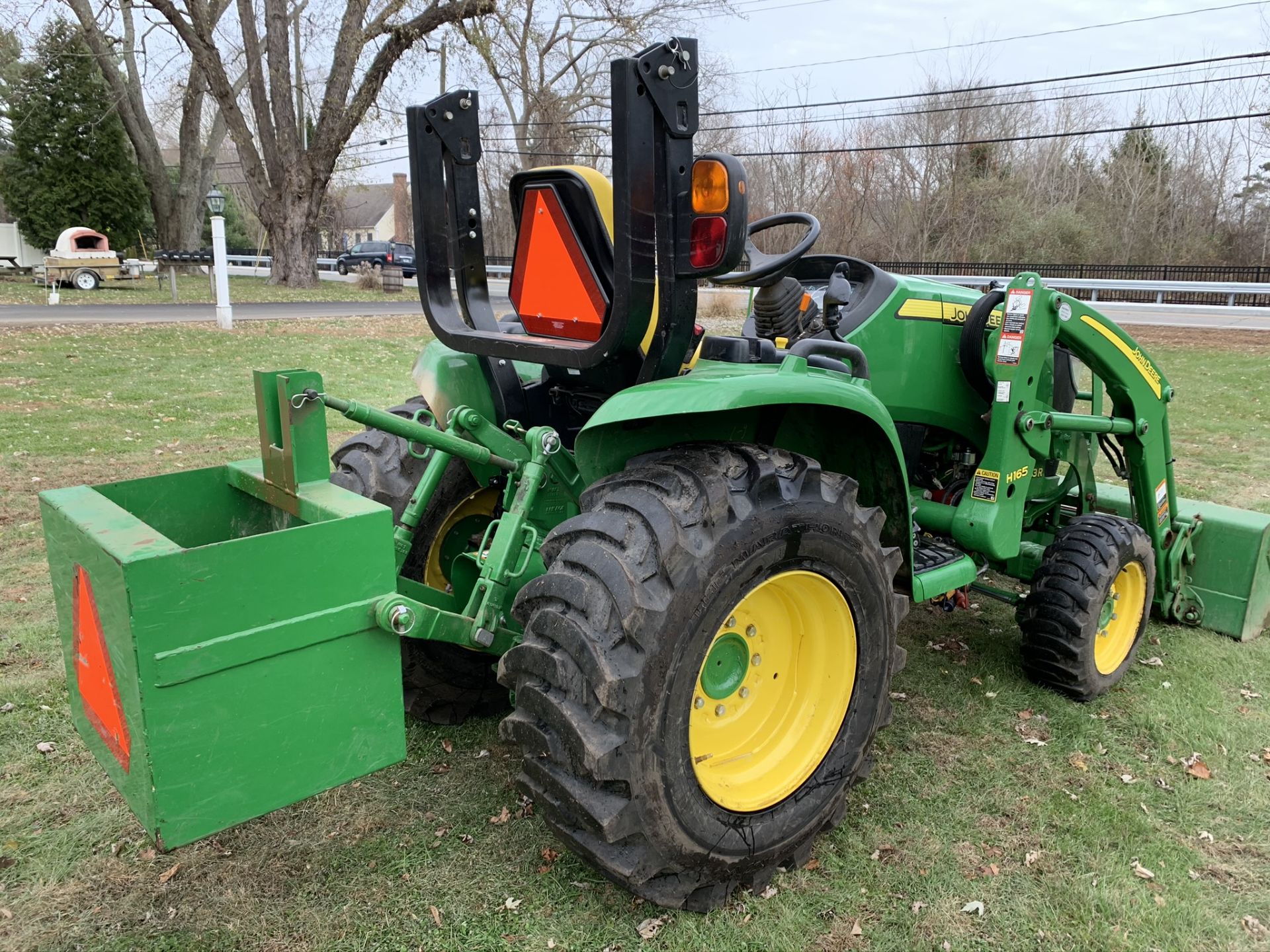 2014 John Deere 3033R Tractor w/ H1G5 Front Bucket, Rear Counter Weight, 309 Hours - Image 9 of 15