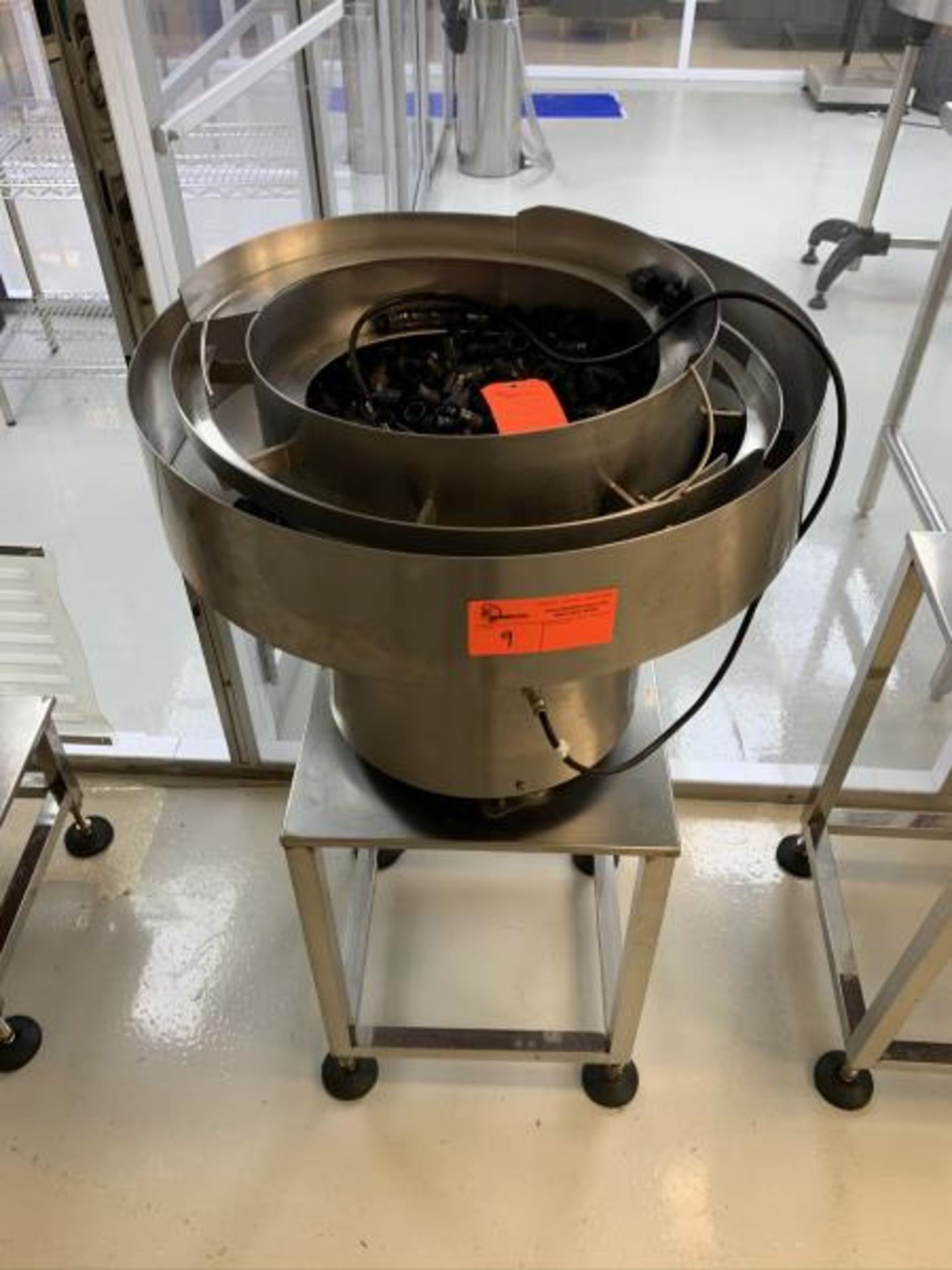 Vibratory Cap Feeder w/ CUH SDVC31-M Motor Controls