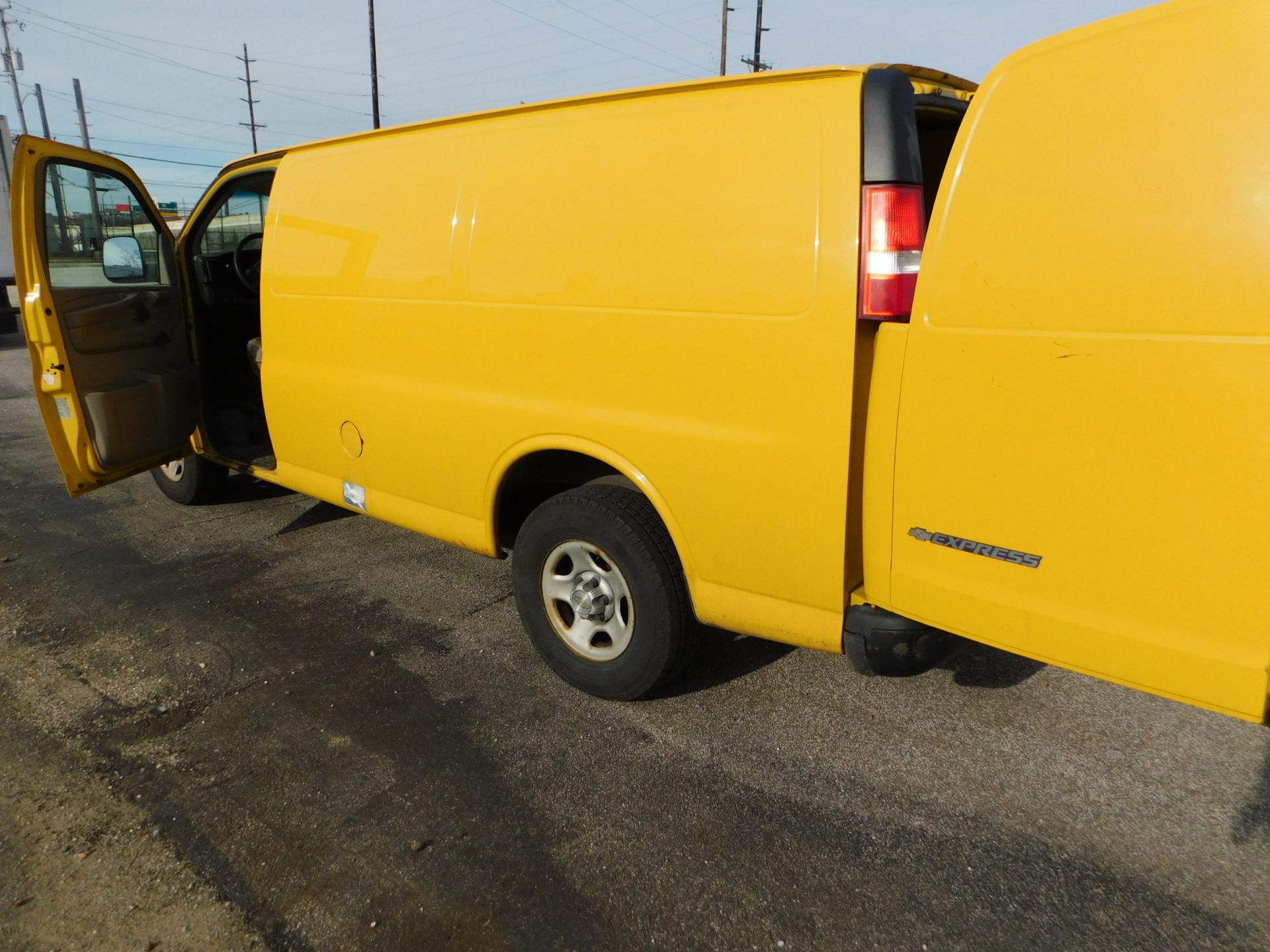 2006 Chevrolet Express Cargo Van VIN 1GCFG15X861253507, Automatic, AM/FM, AC, 175,584 miles - Image 7 of 21