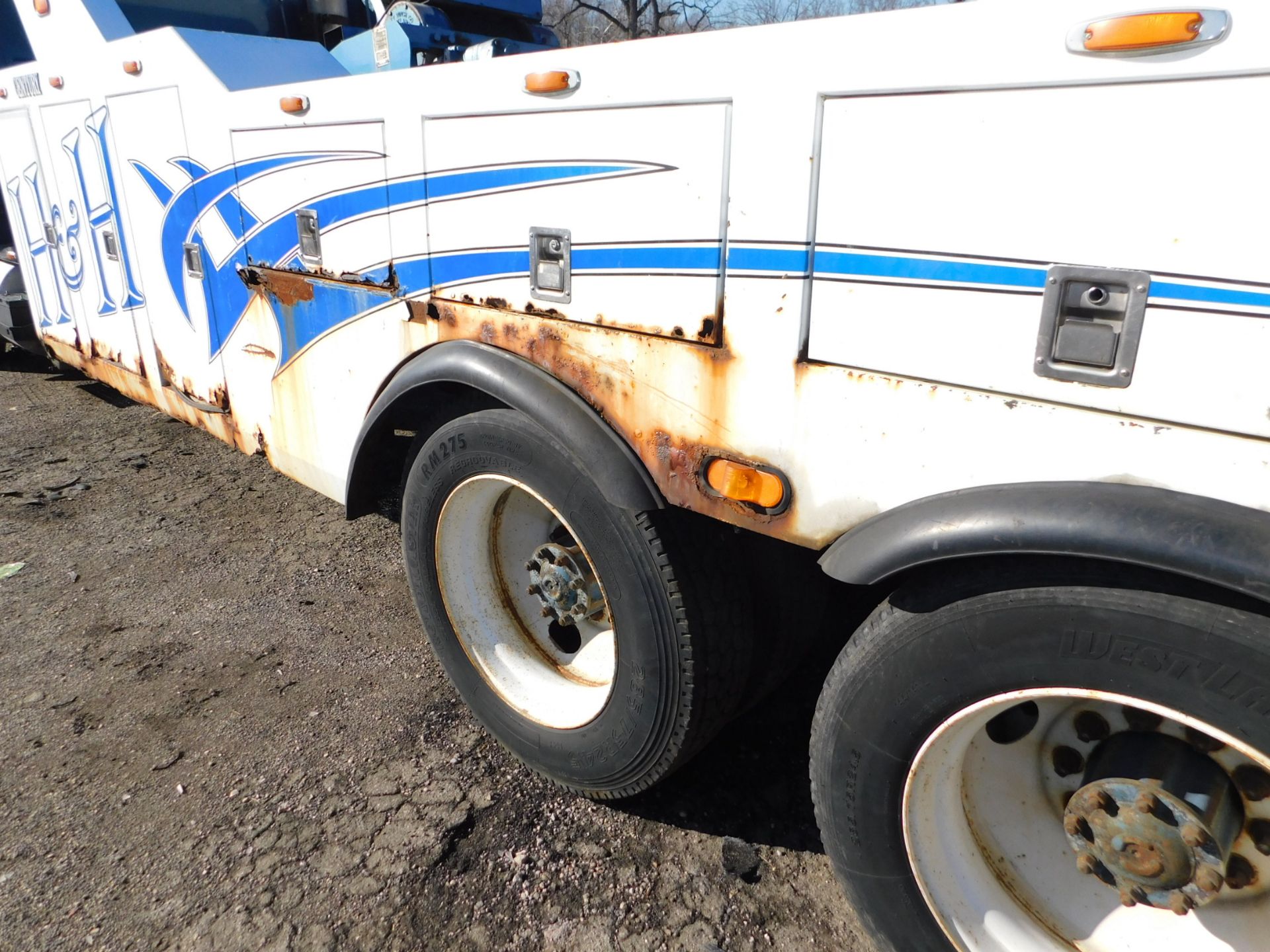 1989 WHITE Volvo GMC Aero Series 60 Heavy Duty Tow Truck, 329,000 miles showing on Odometer, Detroit - Image 11 of 28
