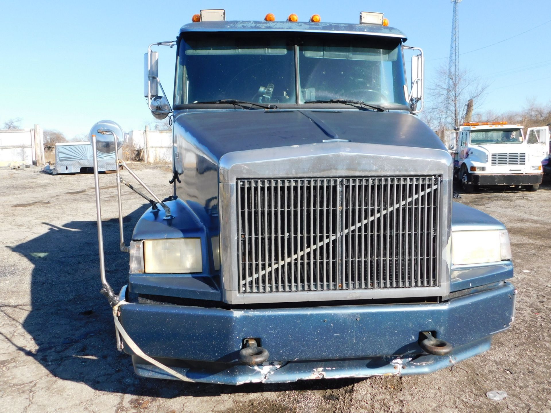 1989 WHITE Volvo GMC Aero Series 60 Heavy Duty Tow Truck, 329,000 miles showing on Odometer, Detroit - Image 2 of 28