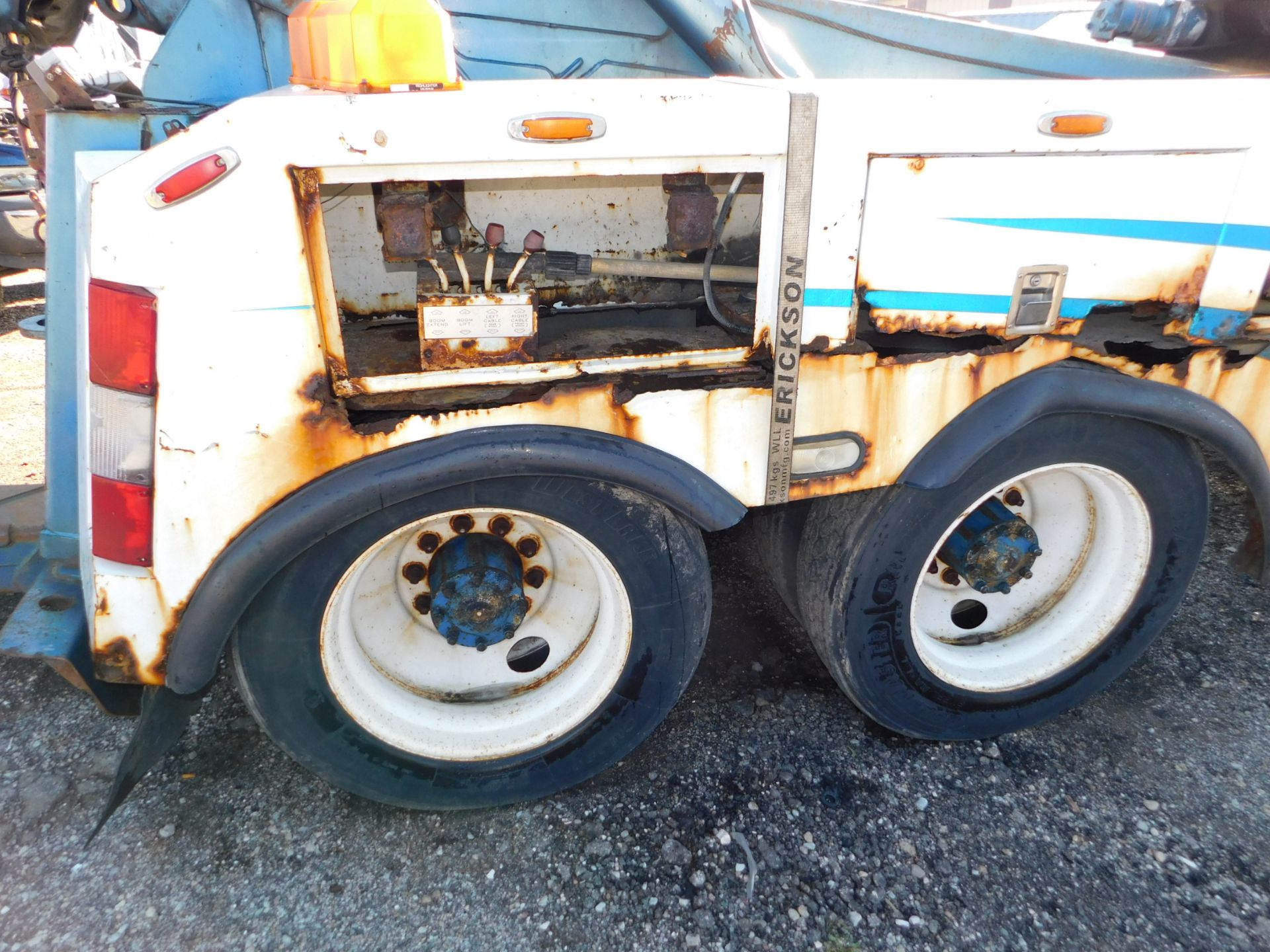 1989 WHITE Volvo GMC Aero Series 60 Heavy Duty Tow Truck, 329,000 miles showing on Odometer, Detroit - Image 7 of 28