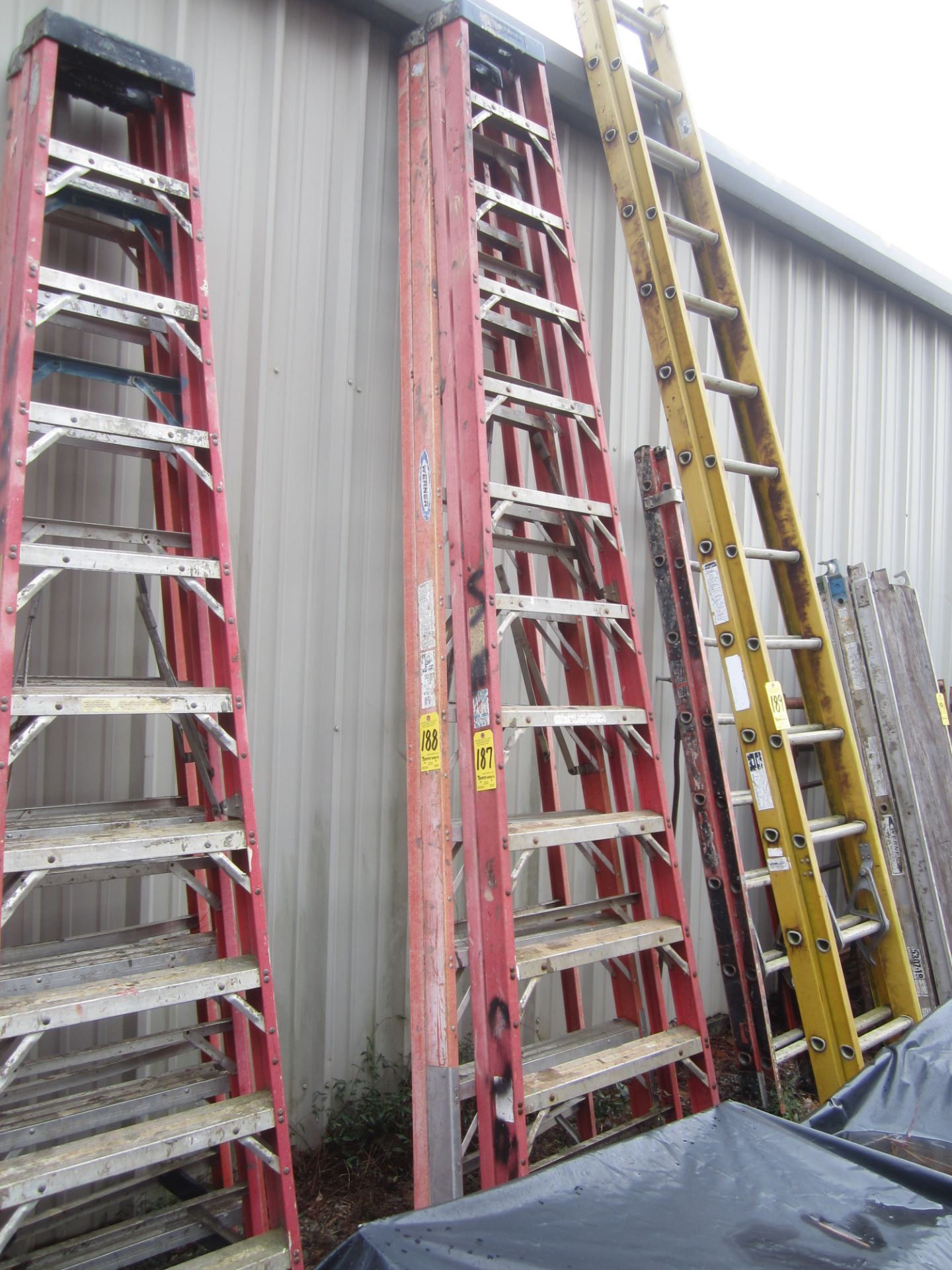 Fiberglass Step Ladder, 12 Ft.