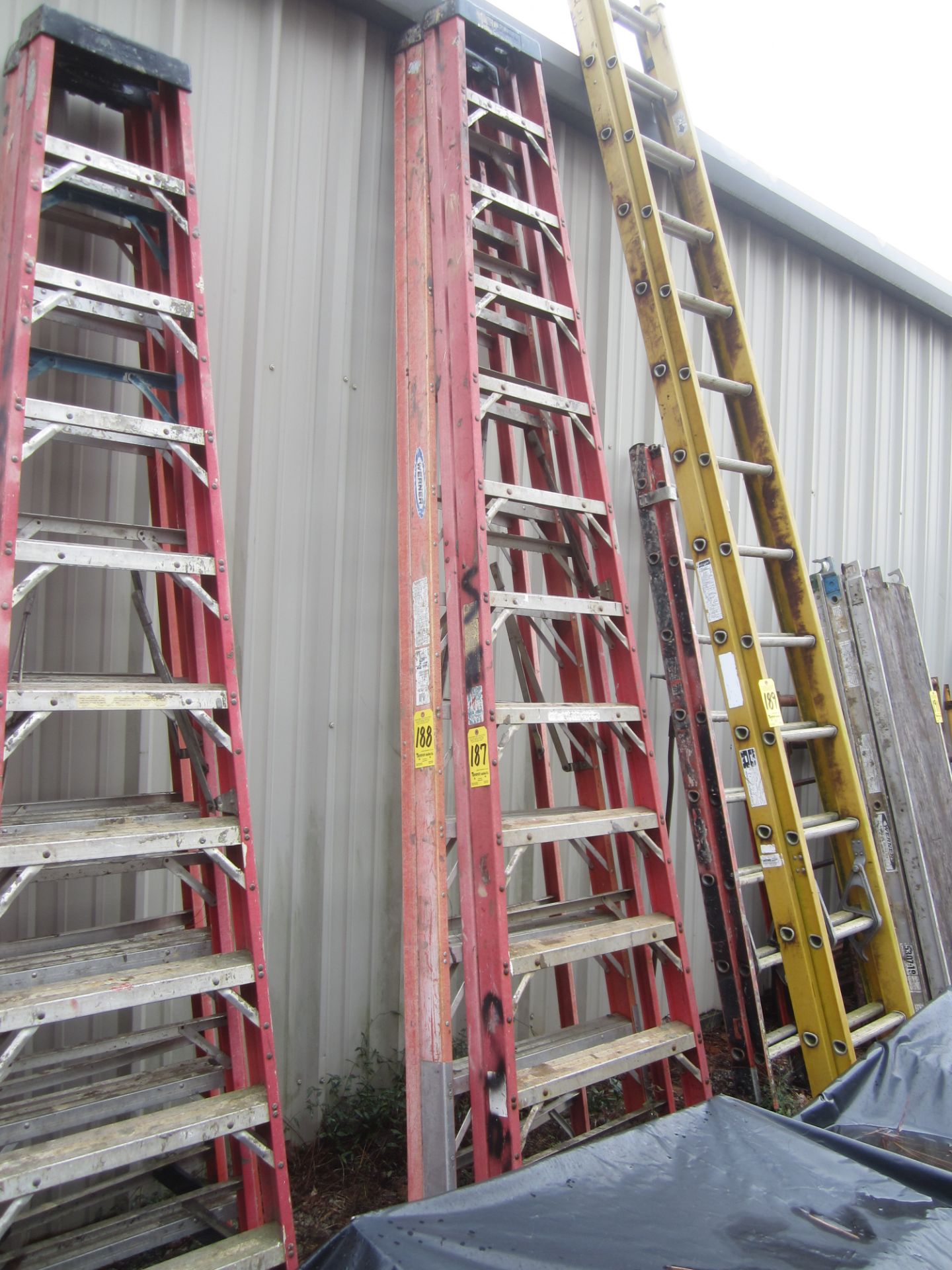 Fiberglass Step Ladder, 12 Ft.