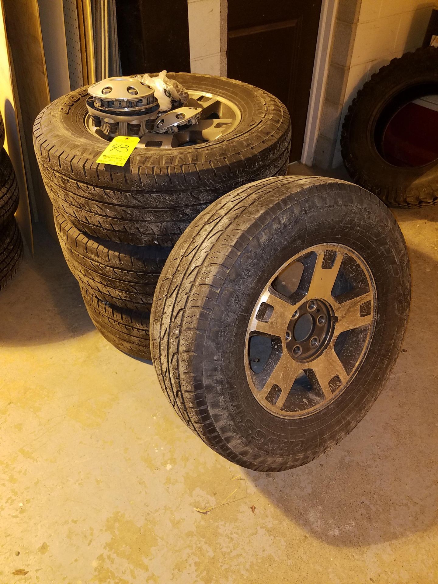 CrossTek Nitro Ford F150 Tires and Rims Fits 2004-2018 LT275/70R18
