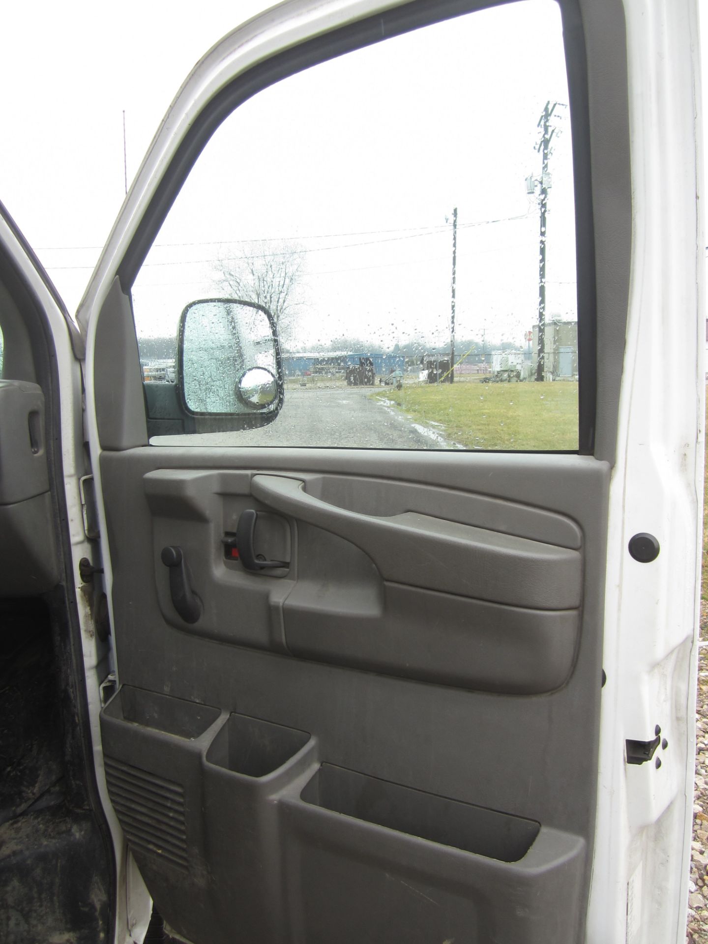 2004 Chevrolet 3500 Utility Van, VIN 1GBHG31U341186722, 12 Ft. Box, Automatic, AM/FM, AC, 241,478 - Image 14 of 17