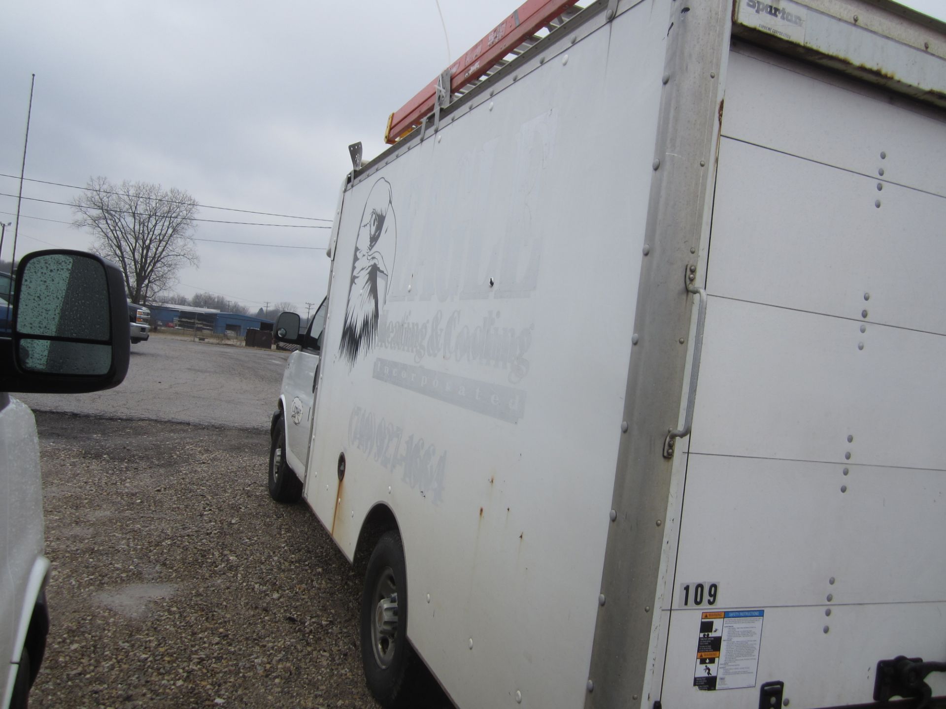 2004 Chevrolet 3500 Utility Van, VIN 1GBHG31U341186722, 12 Ft. Box, Automatic, AM/FM, AC, 241,478 - Image 5 of 17