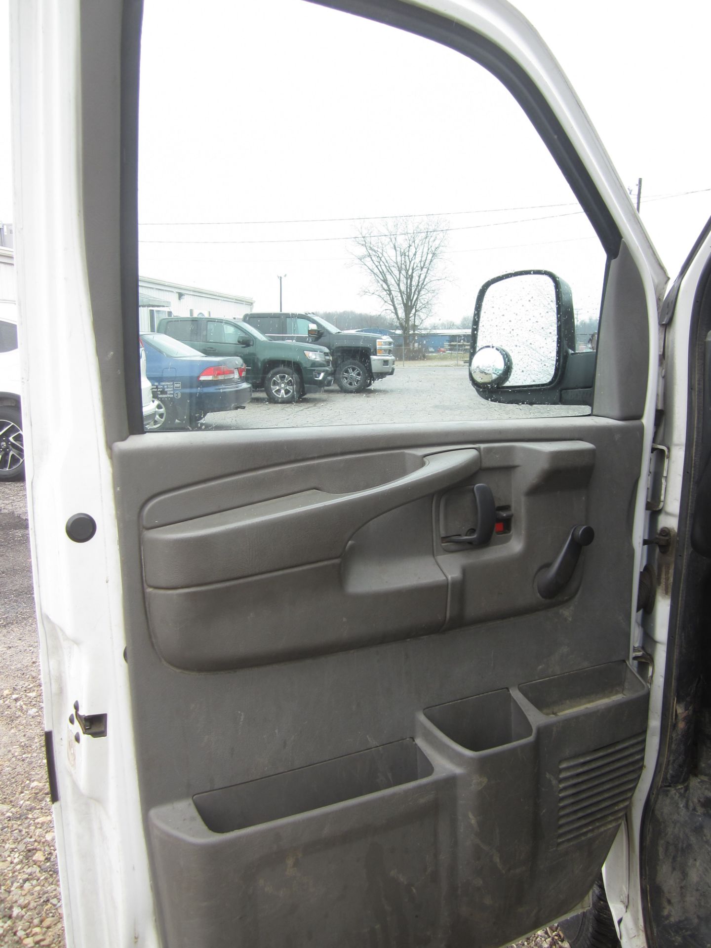 2004 Chevrolet 3500 Utility Van, VIN 1GBHG31U341186722, 12 Ft. Box, Automatic, AM/FM, AC, 241,478 - Image 11 of 17