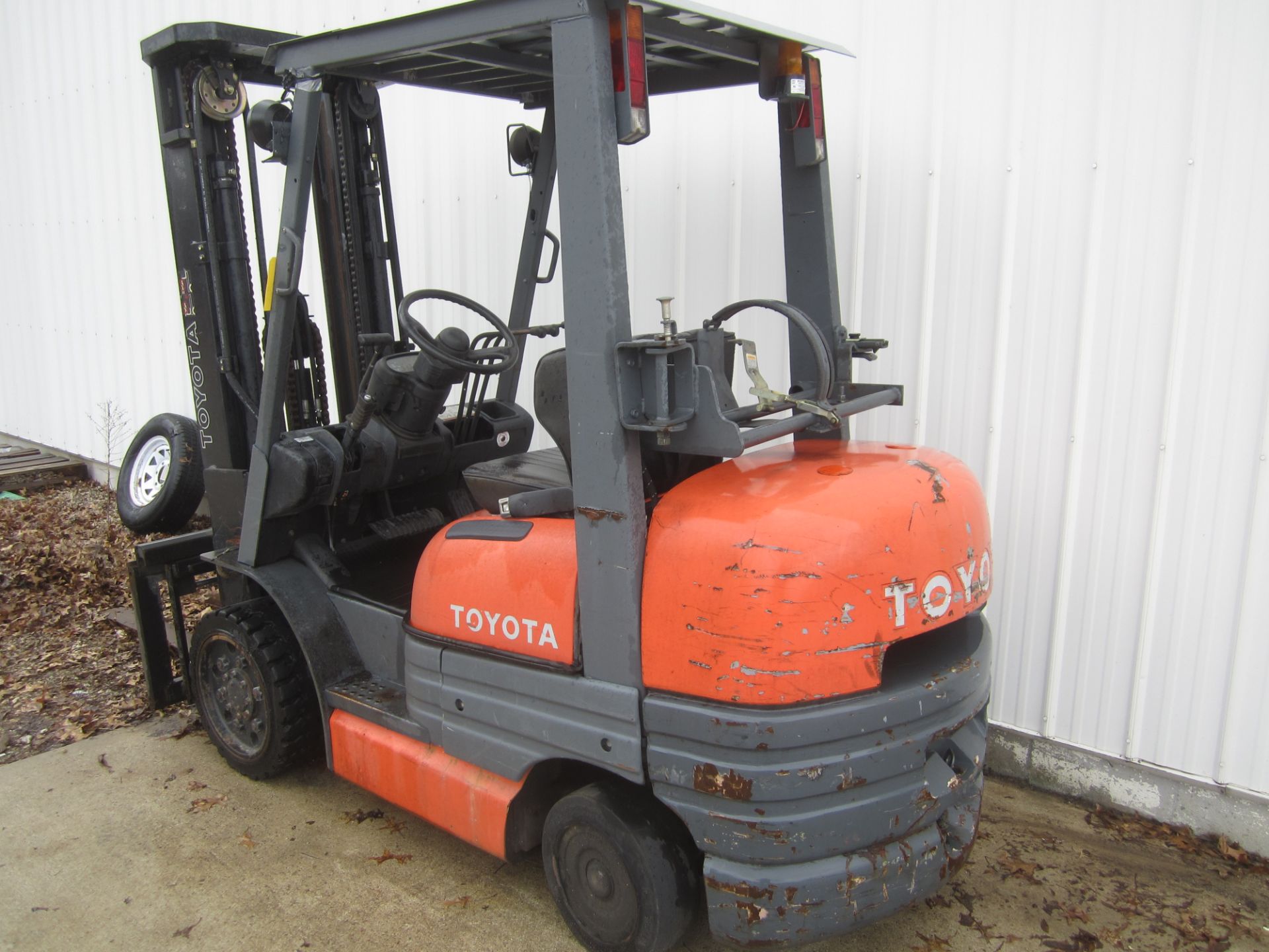 Toyota Model 42-6FGCU30 Fork Lift, s/n 61221, 5,800 Lb. Capacity, LP, Hard Tire, 3-Stage Mast, - Image 2 of 10