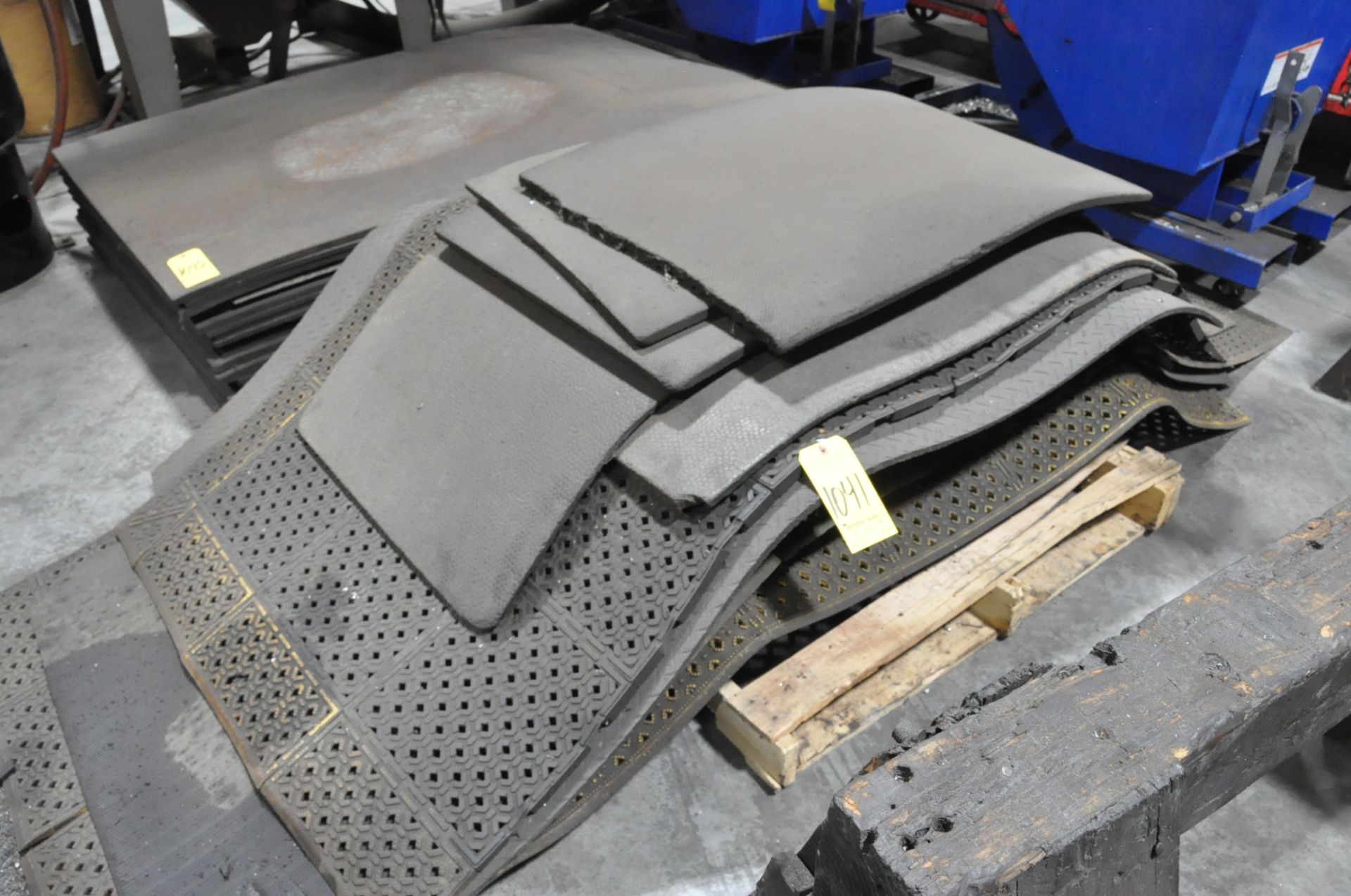 Lot-Rubber Floor Mats on (1) Pallet