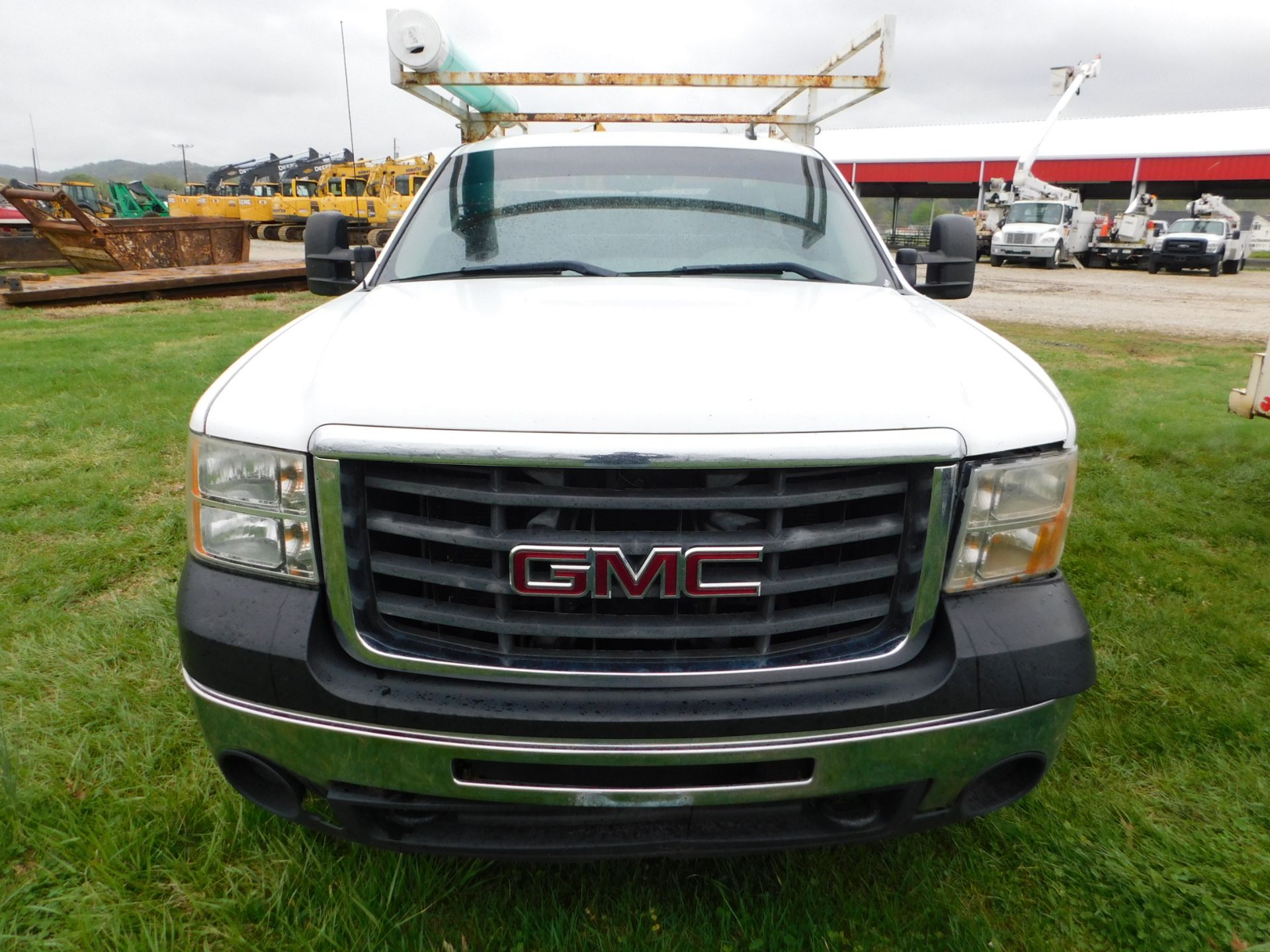 2009 GMC 2500HD Service Truck, VIN 1GDHC44K09F161791, Regular Cab, Automatic, AC, Omaha 8 ft. - Image 2 of 28