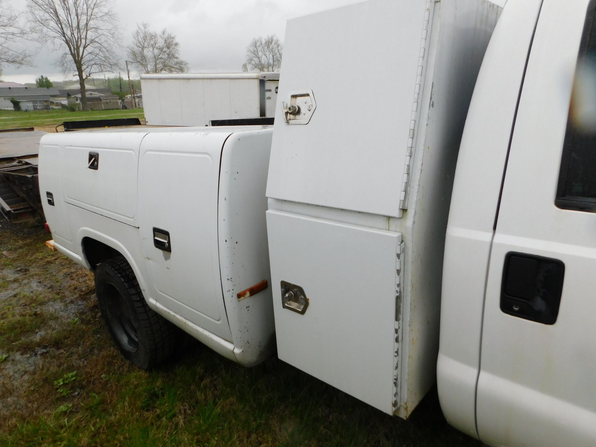 2008 Ford F550XL Super Duty Dually Service Truck, VIN 1FDAF57R28EB85506, Automatic, 4 WD, V-8 - Image 4 of 19