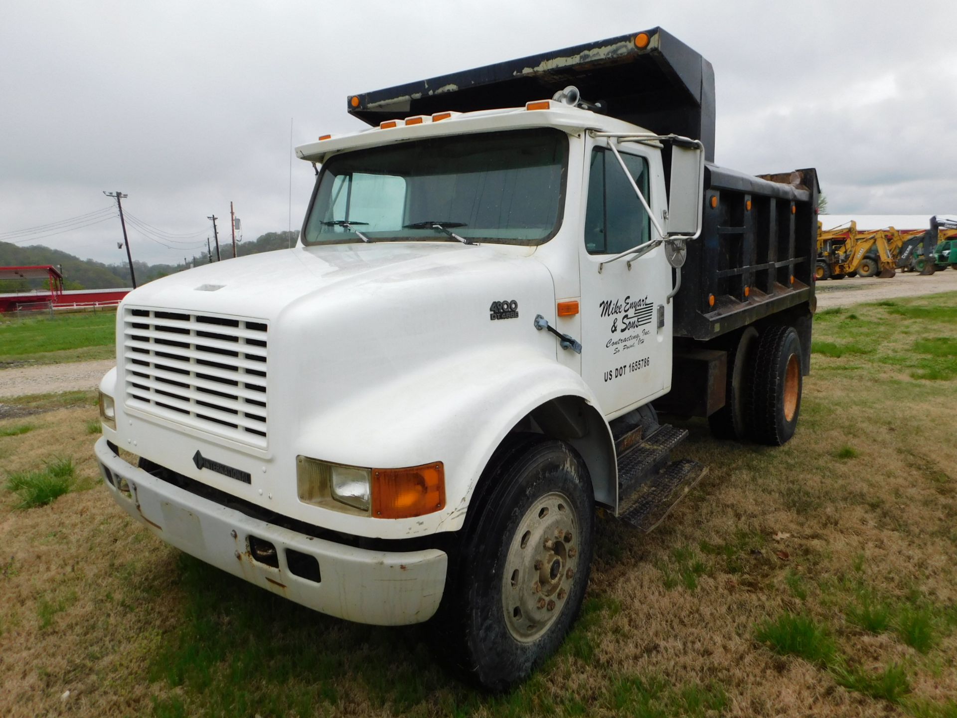 1997 International 4900/DT466E Single Axle Dump Truck, VIN 1HTSDAAN6VH465262, Diesel, 13-Speed