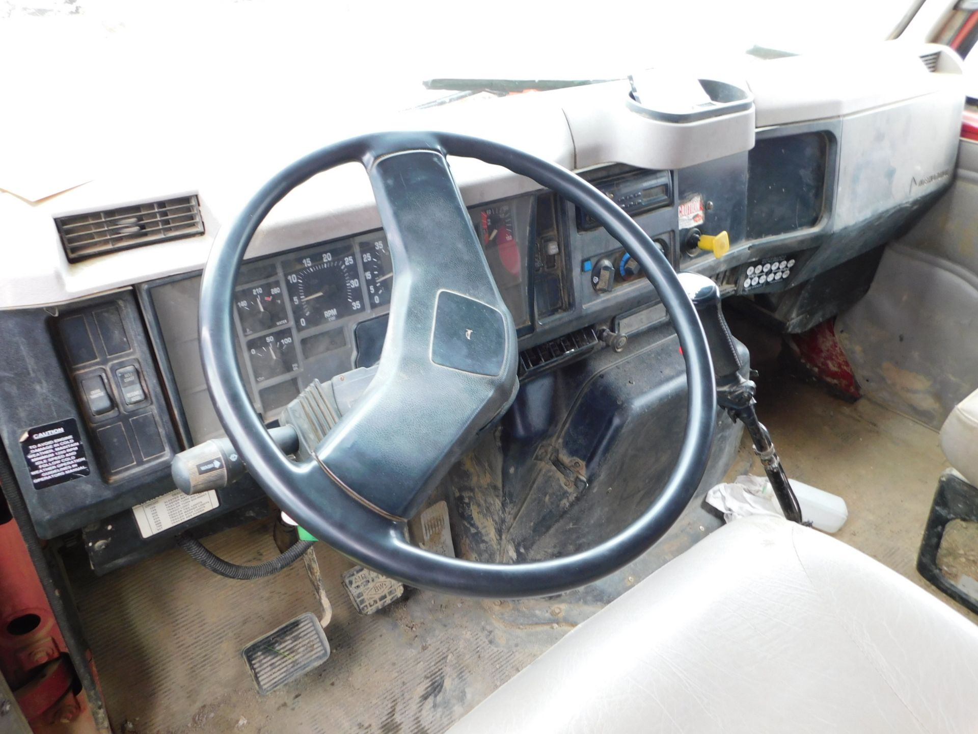 1999 International 4700/DT466E Single Axle Dump Truck, VIN 1HTSCAAN0XH225775, Diesel, Spicer 10- - Image 20 of 31