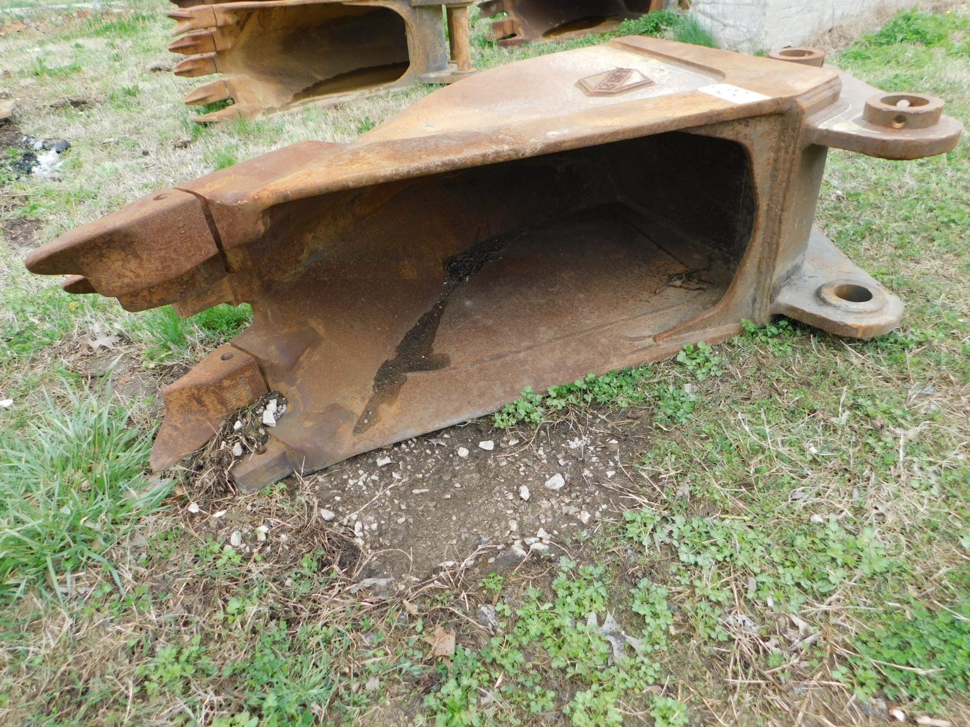 Hensley 24" V-Bottom Excavator Bucket