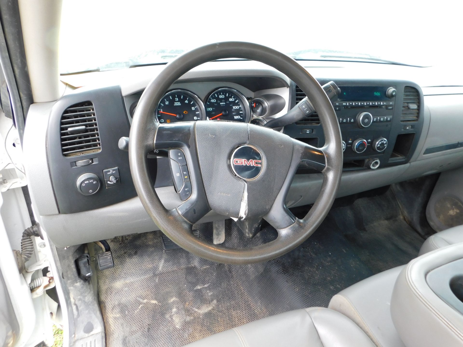 2009 GMC 2500HD Service Truck, VIN 1GDHC44K09F161791, Regular Cab, Automatic, AC, Omaha 8 ft. - Image 19 of 28