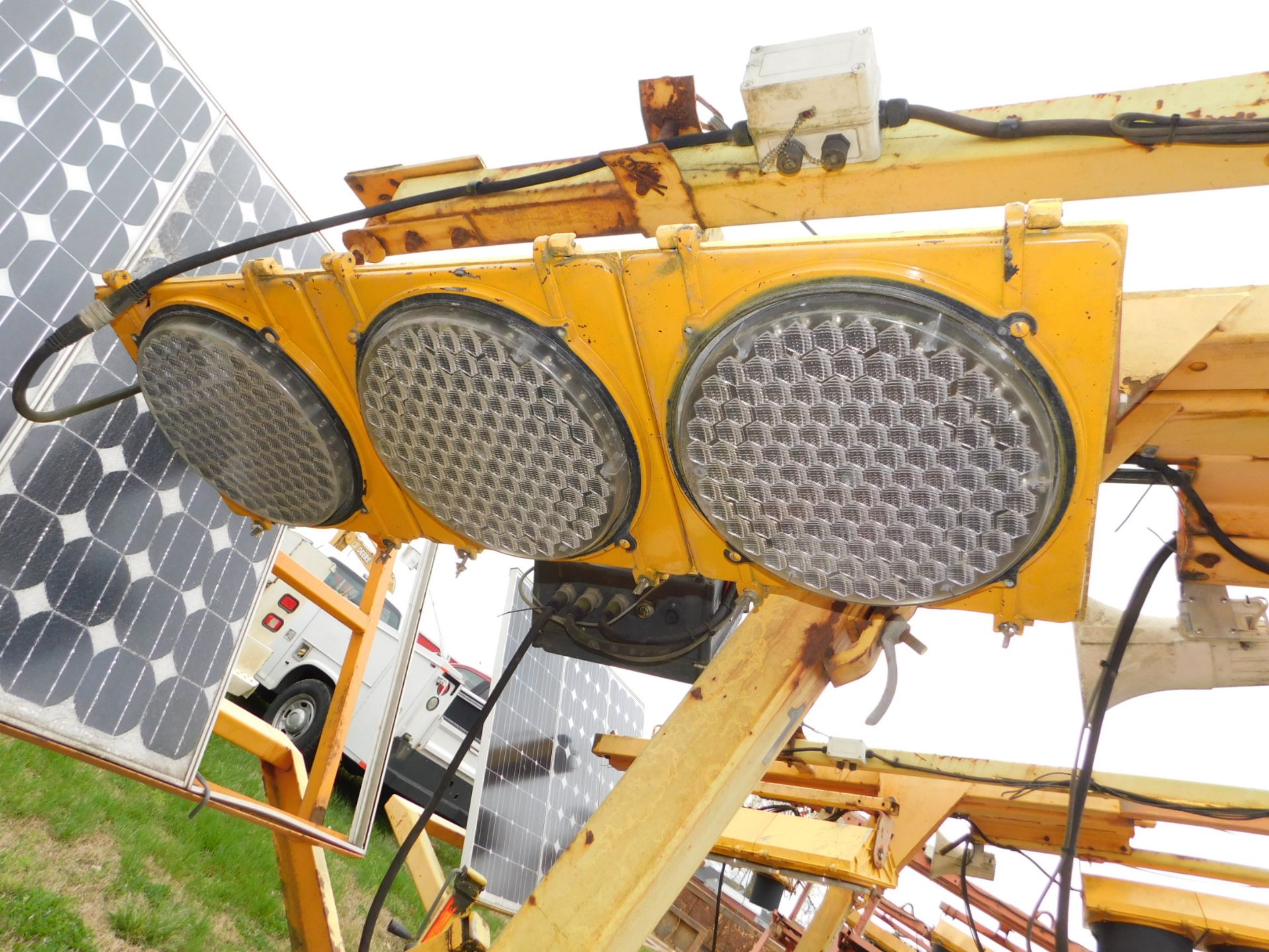 (2) Horizon Signal Tech Solar-Powered Portable Traffic Signals, SN's 1037 and 1059 - Image 5 of 8