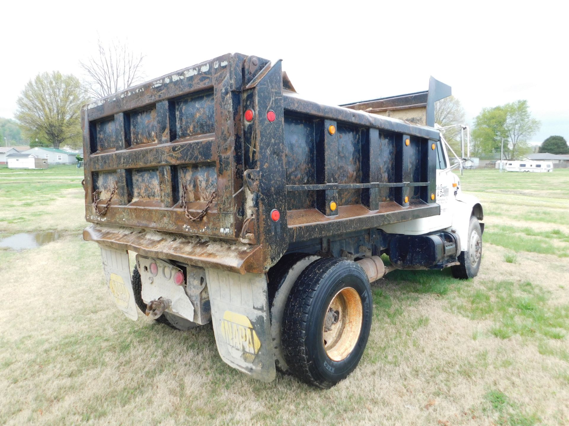 1997 International 4900/DT466E Single Axle Dump Truck, VIN 1HTSDAAN6VH465262, Diesel, 13-Speed - Image 5 of 27