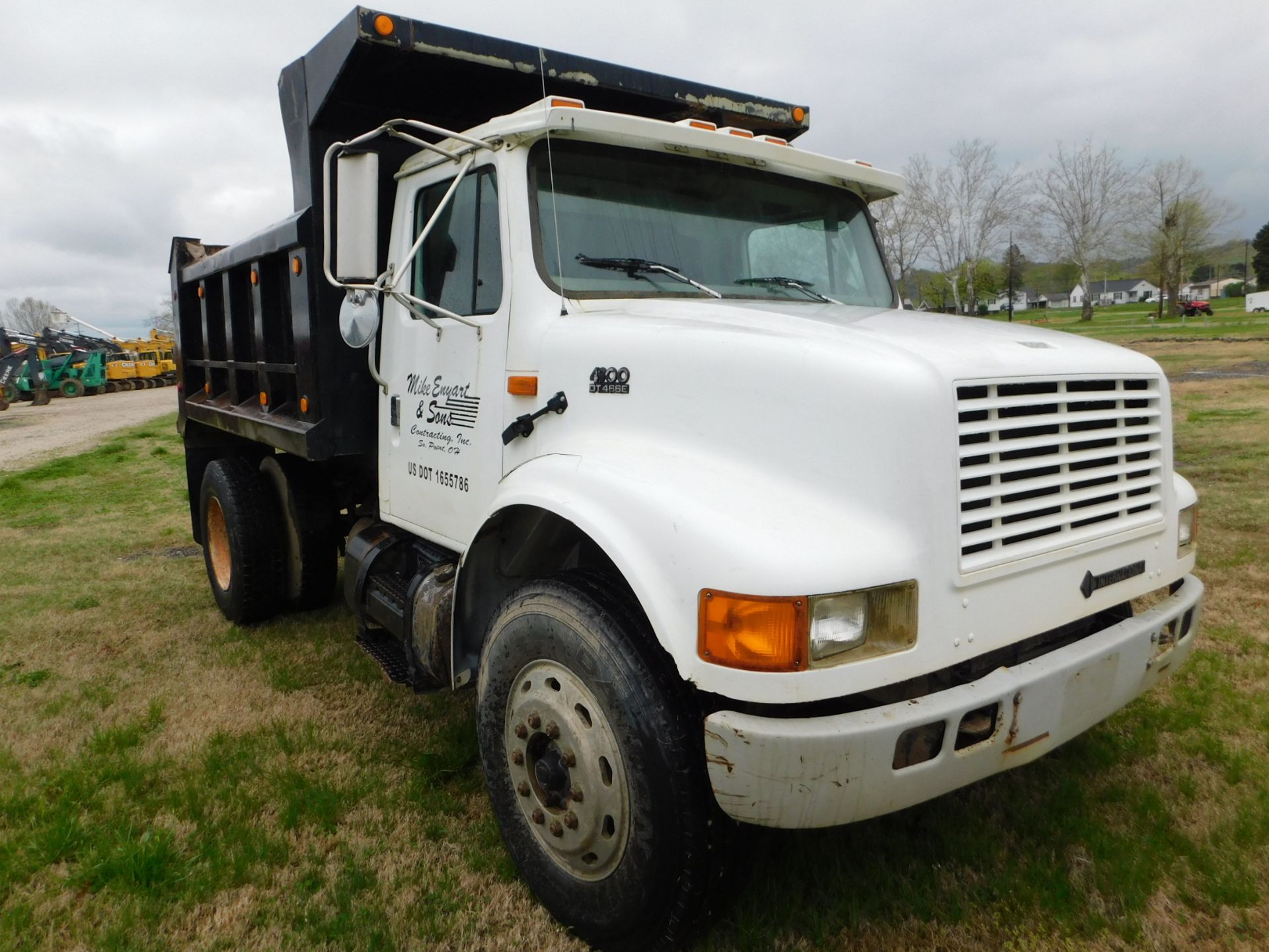 1997 International 4900/DT466E Single Axle Dump Truck, VIN 1HTSDAAN6VH465262, Diesel, 13-Speed - Image 3 of 27