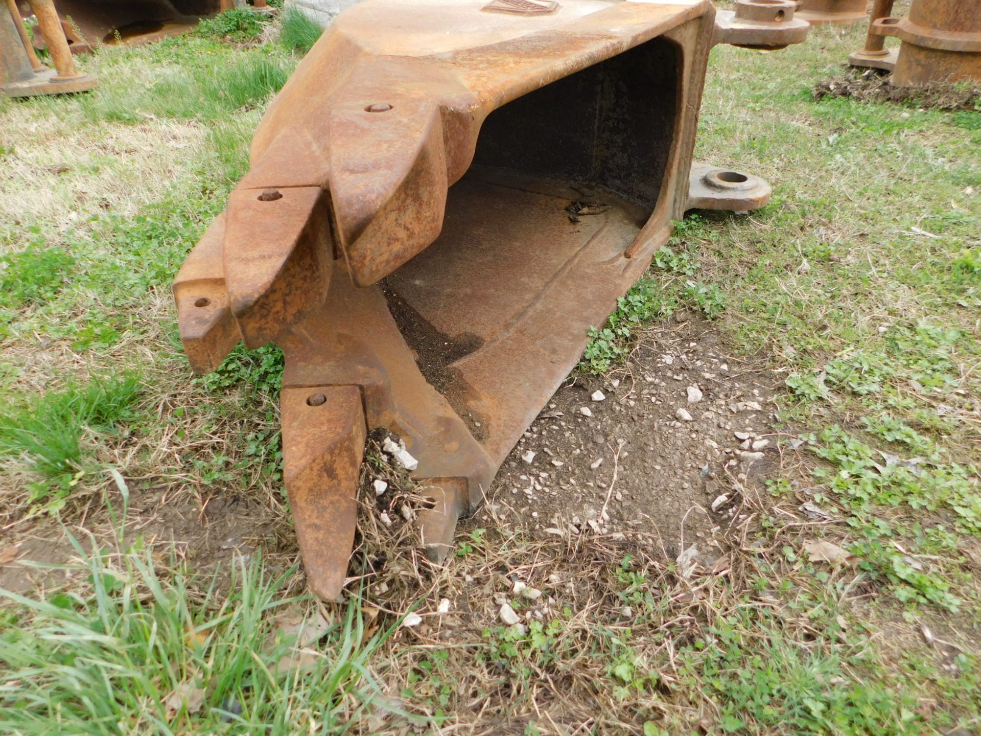 Hensley 24" V-Bottom Excavator Bucket - Image 2 of 7