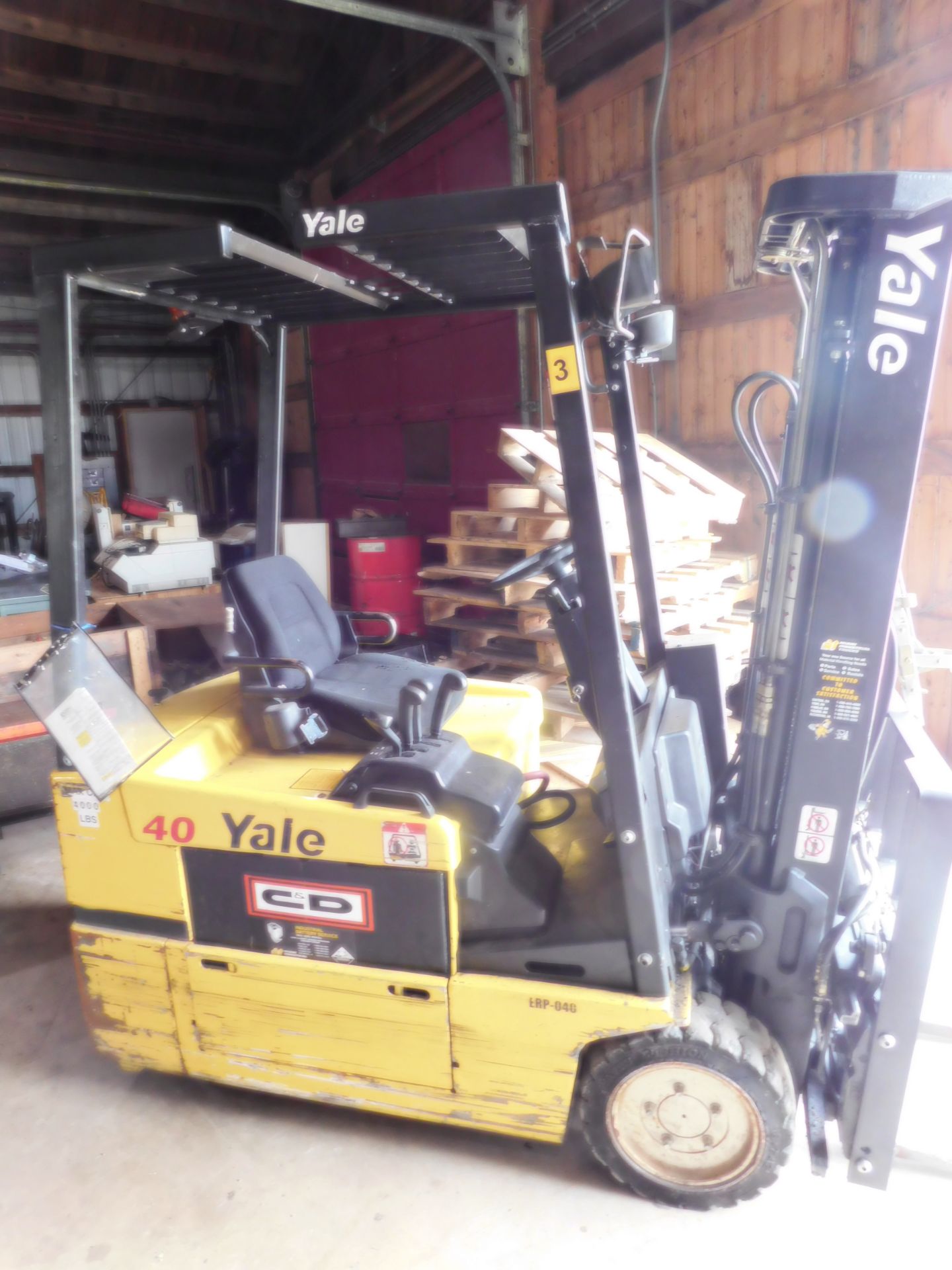 Yale Model ERP040TGN36SF082 Fork Lift, s/n E807N020055X, Electric, Needs Battery, 3,700 Lb.