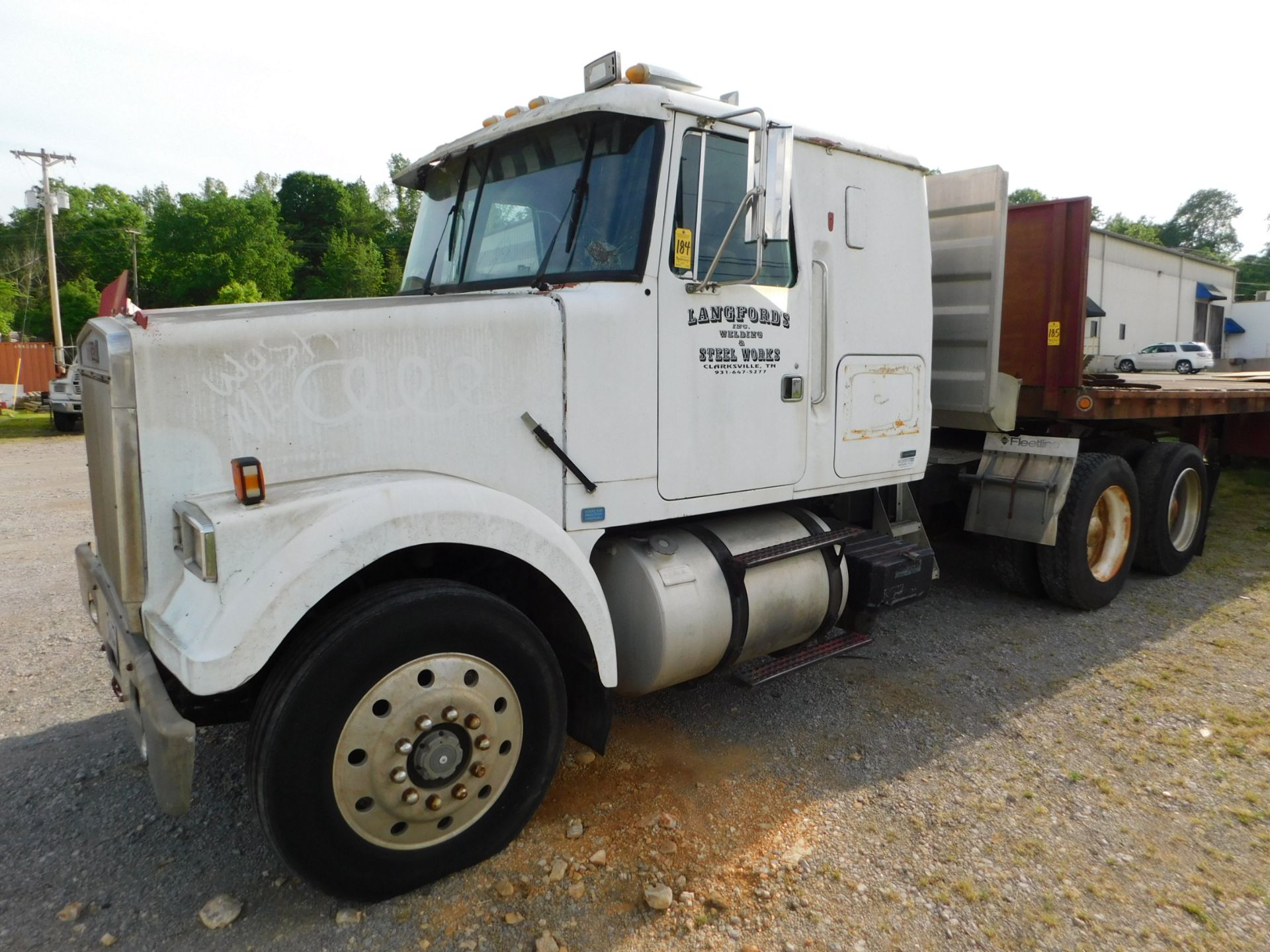 1985 White Volvo Tandem Axle Semi Tractor, Vin 1WUYDCJE9FN070281, Sleeper Cab, Fuller Roadranger 9- - Image 2 of 7