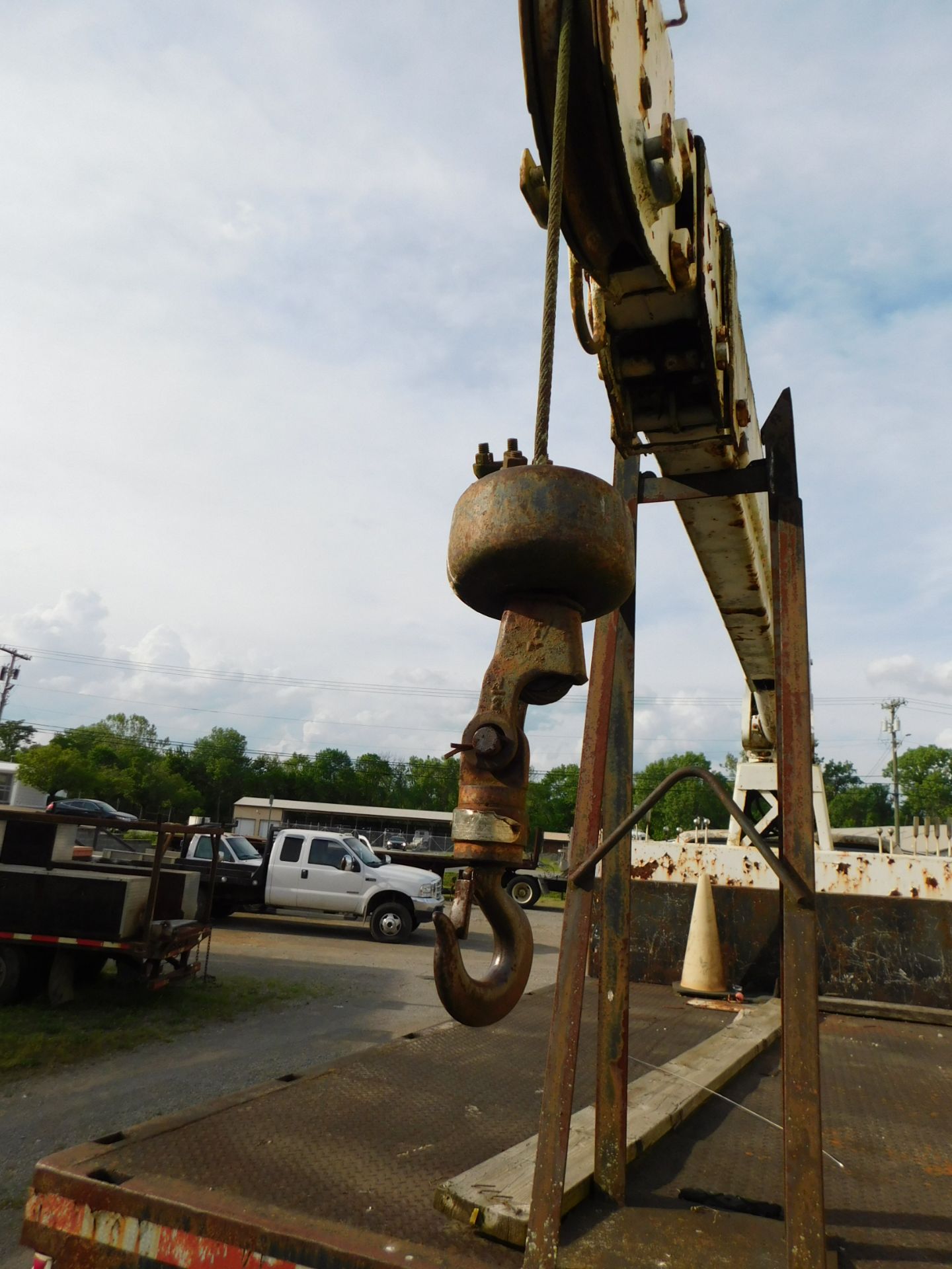 1990 Ford F700 Single Axle Crane Truck, Vin 1FDPK74A3MVA02558, Diesel, 10 Speed Manual Transmission, - Image 7 of 9