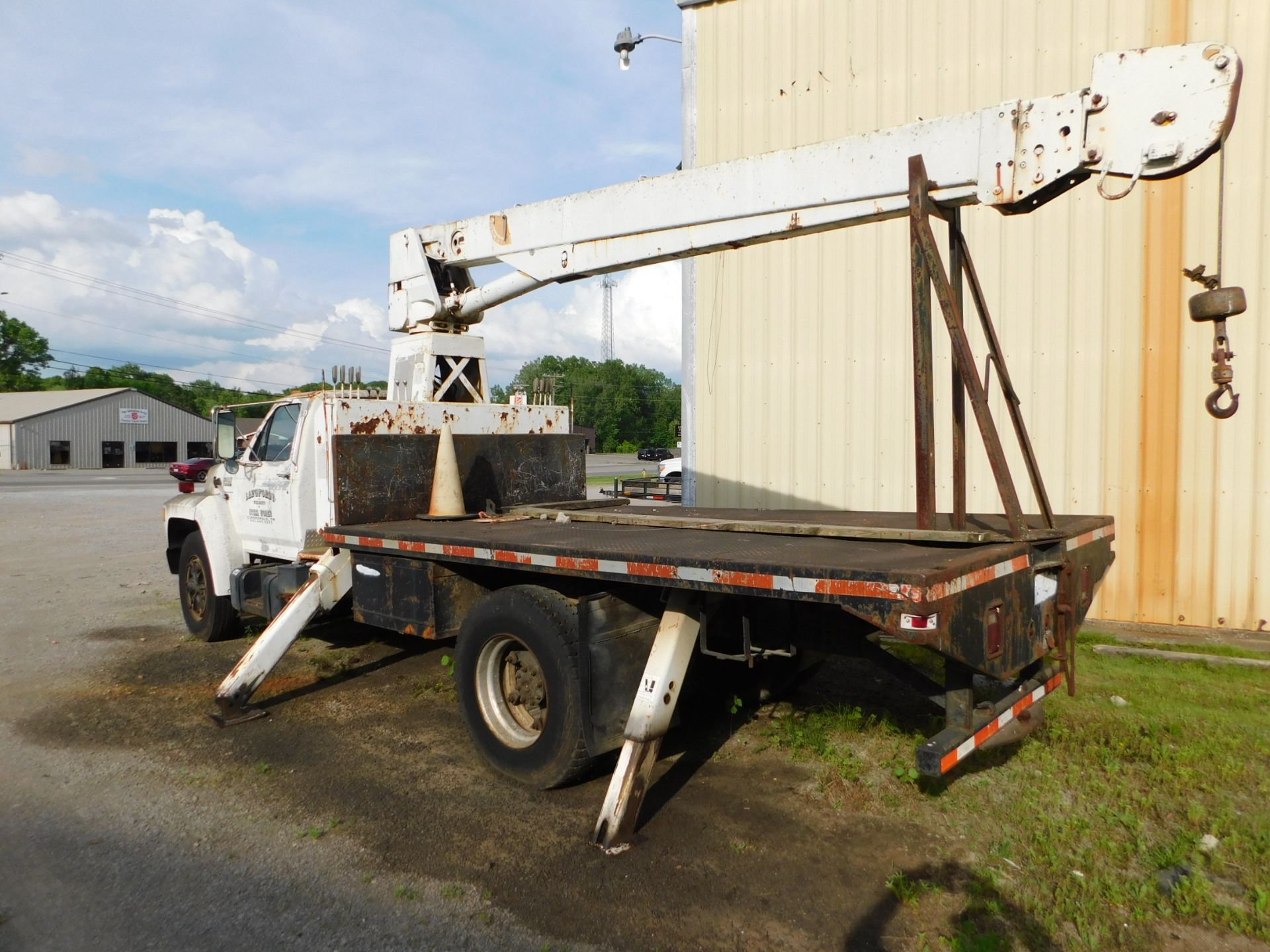 1990 Ford F700 Single Axle Crane Truck, Vin 1FDPK74A3MVA02558, Diesel, 10 Speed Manual Transmission, - Image 5 of 9