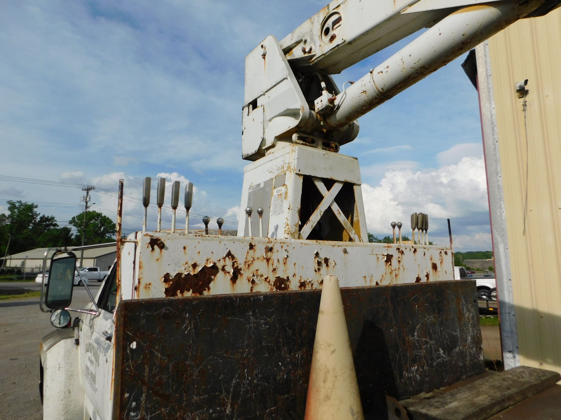 1990 Ford F700 Single Axle Crane Truck, Vin 1FDPK74A3MVA02558, Diesel, 10 Speed Manual Transmission, - Image 8 of 9