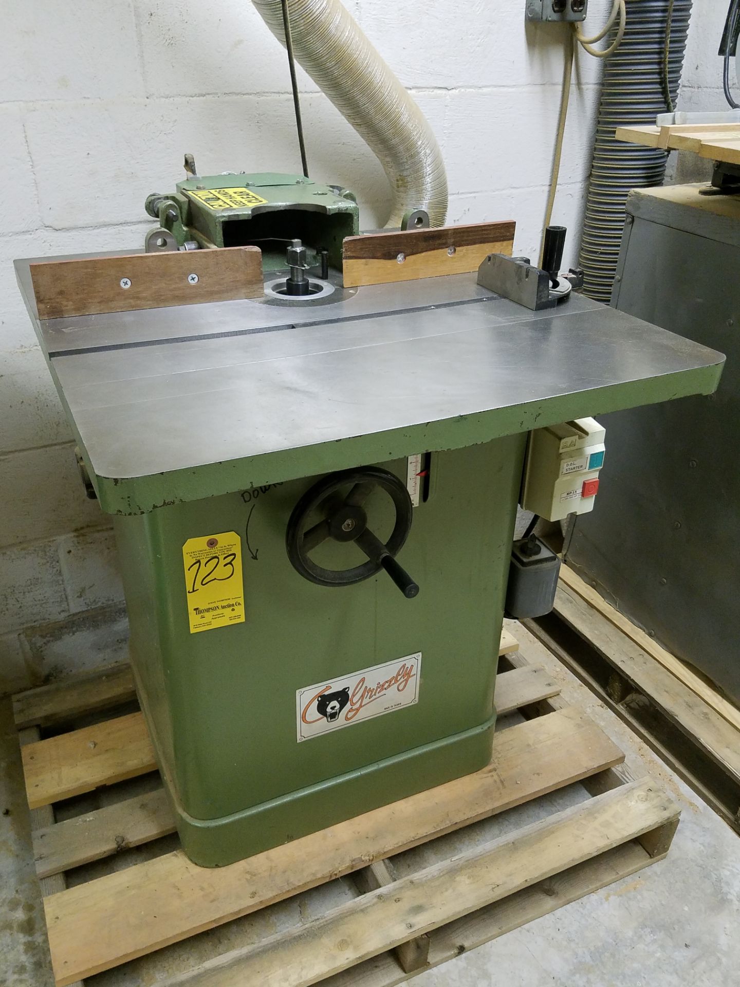 Grizzley Model G1026 Shaper, 3 HP, (3) Spindle Ranges, 7,000 RPM, Loading Fee $50.00