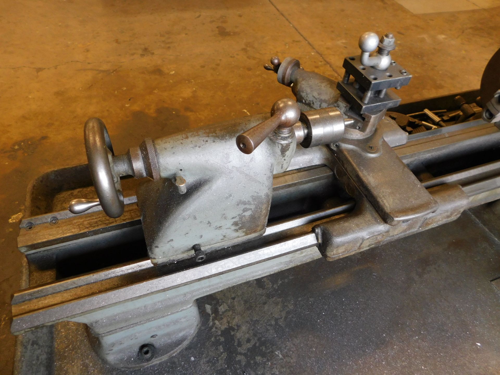 South Bend 10 In. X 24 In. Bench Model Lathe with Cabinet Base, s/n 34271K, 6 In. 3-Jaw and 6 In. - Image 5 of 16