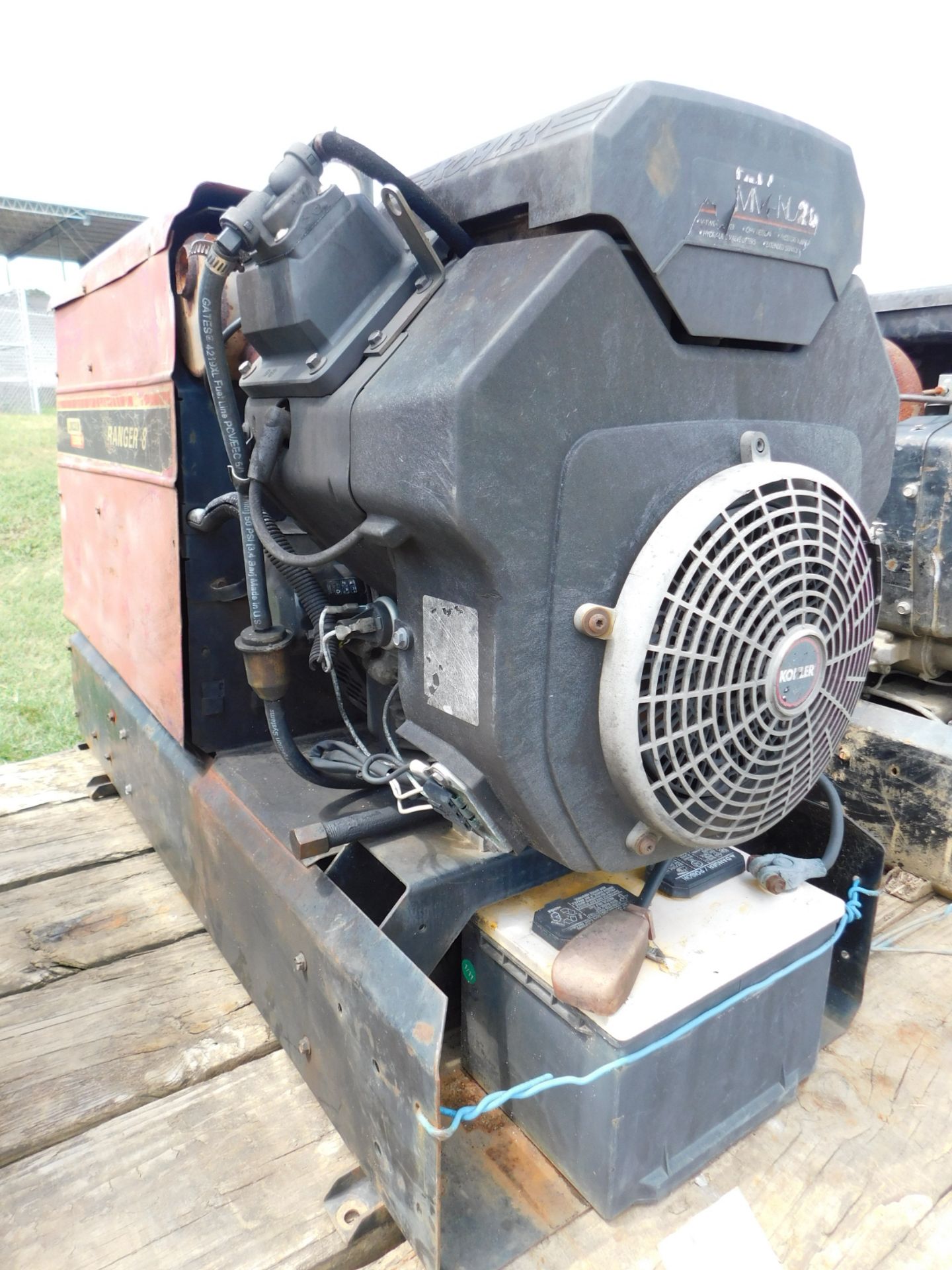 Lincoln Ranger 8 Gas-Powered Welder/Generator, SN NA, 865 hours, Not in Running Condition - Image 5 of 8