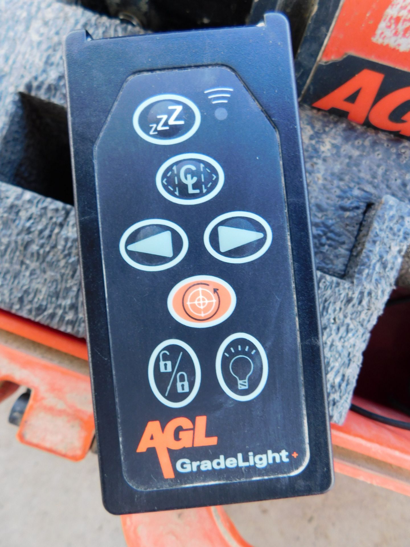 AGL Grade Light 2700 Pipe Laser with Remote Control and Charger - Image 6 of 7