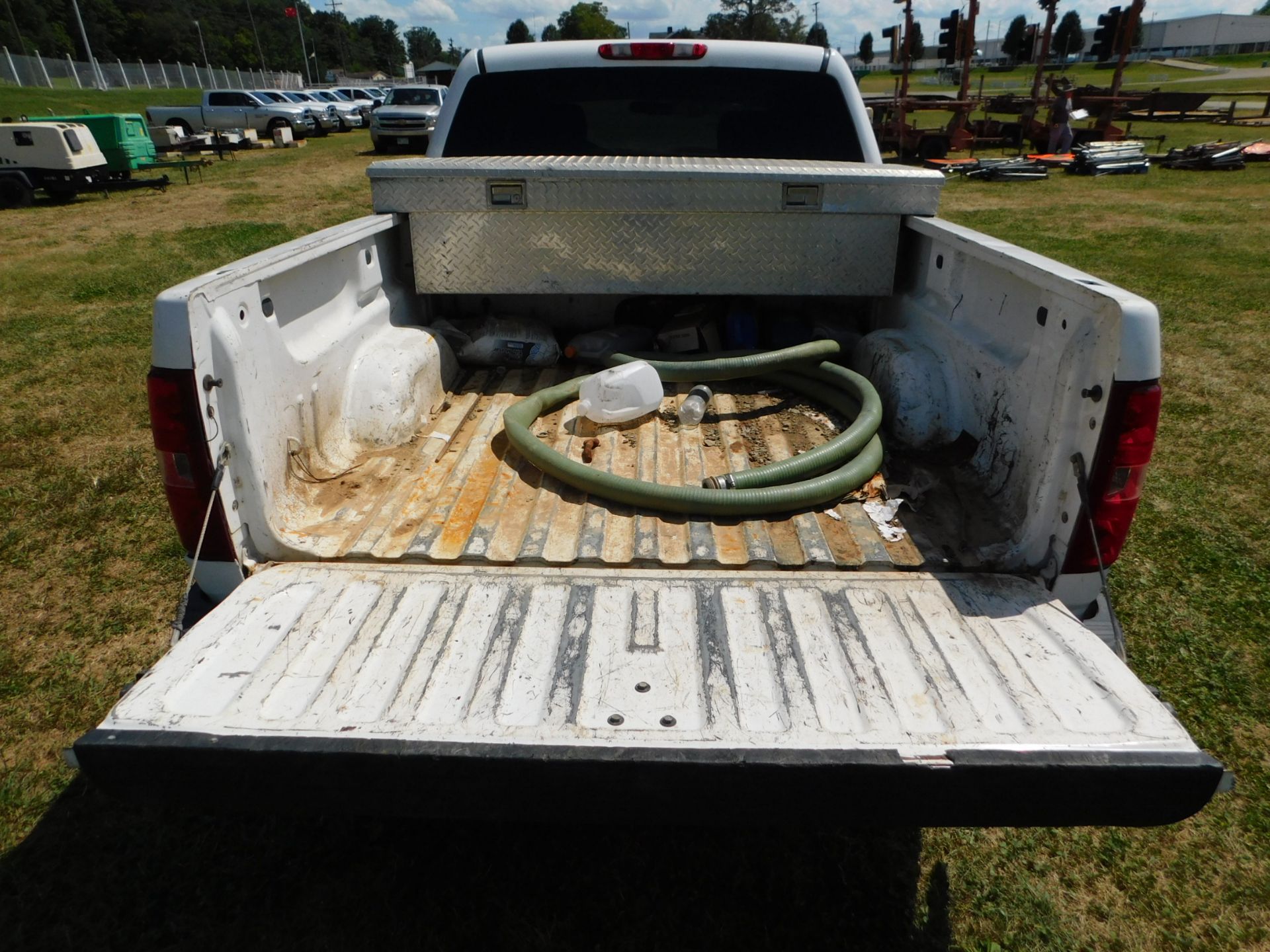 2011 Chevy 2500 Silverado Pickup, Crew Cab, 6' Bed, Automatic, AM/FM, 4WD, AC, PL, Aluminum Tool - Image 13 of 50